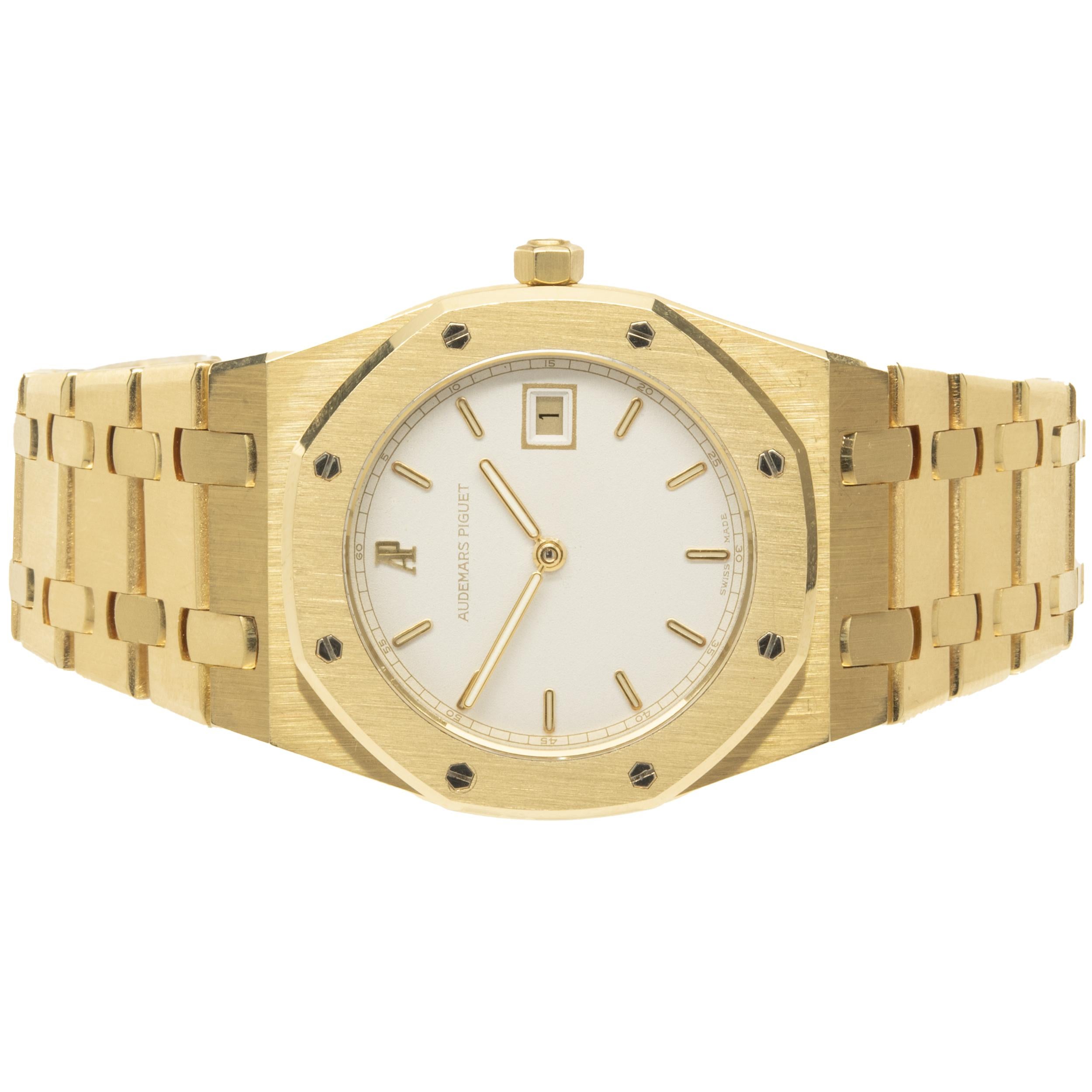 Movement: quartz
Function: hours, minutes, date 
Case: 33mm 18K yellow gold case, smooth bezel, sapphire crystal, push pull crown
Band: 18K yellow gold Royal Oak bracelet, fold over clasp
Dial: white stick 
Reference: 56175BA.0789B
Serial: