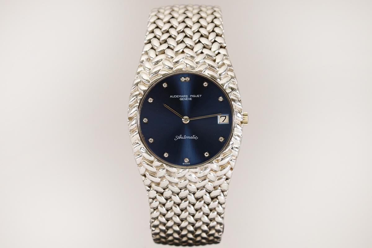 This is what we call a MACHO watch! This is an Audemars Piguet 18kt white gold dress watch from the 1970's. The watch is solid 18kt white gold with an integrated bracelet attached to the case. The watch is all original and in excellent condition.