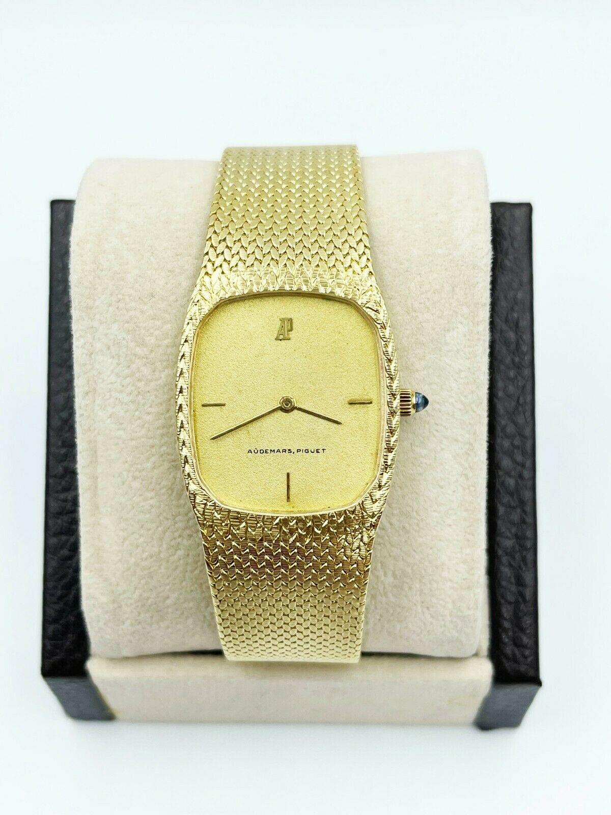 Material des Gehäuses: 18K Gelbgold

 

Band: 18K Gelbgold

 

Lünette:  18K Gelbgold

 

Zifferblatt: Champagner 

 

Gesicht: Saphirglas 

 

Gehäusegröße: Ca. 25mm  

 

Inklusive: 

-Elegantes Uhrenetui

-Zertifizierte Schätzung 

-1 Jahr