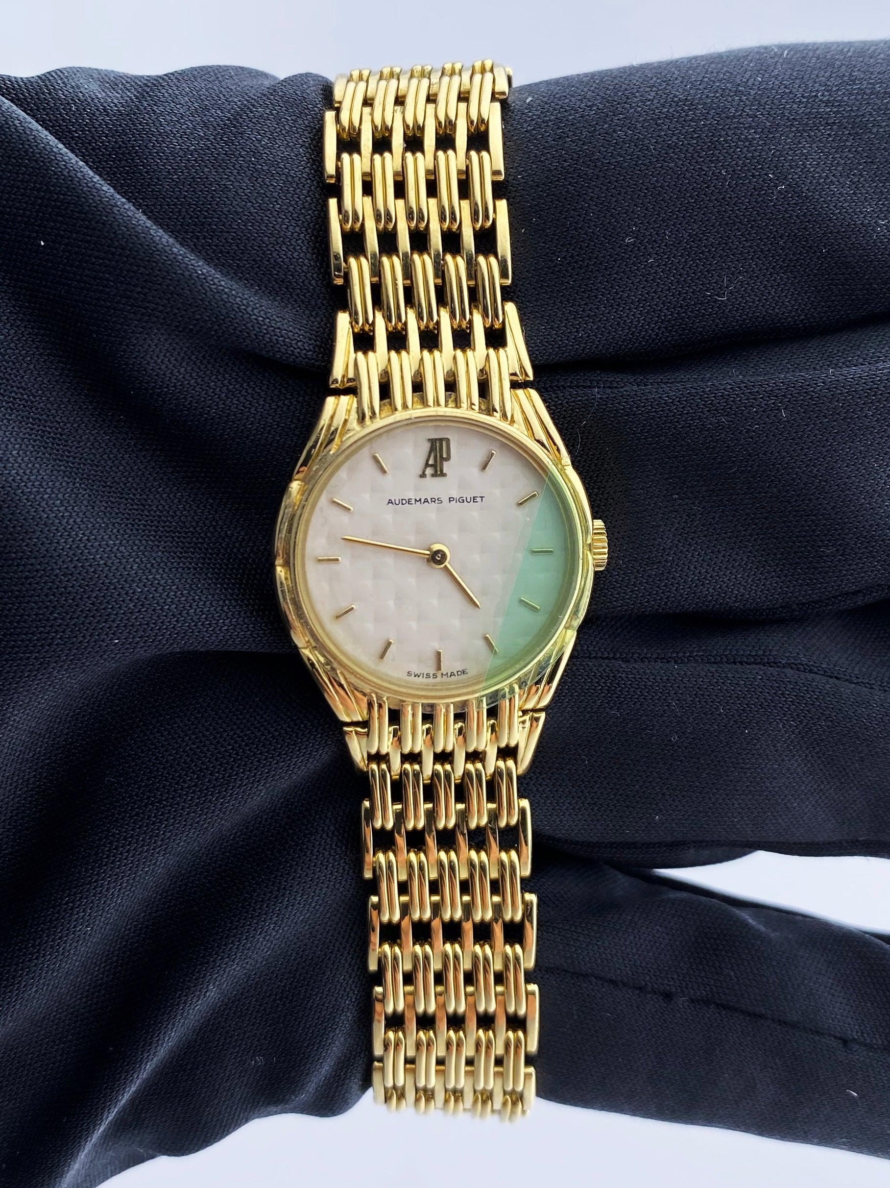 Audemars Piguet 18K Yellow Gold Ladies Watch In Excellent Condition In Great Neck, NY