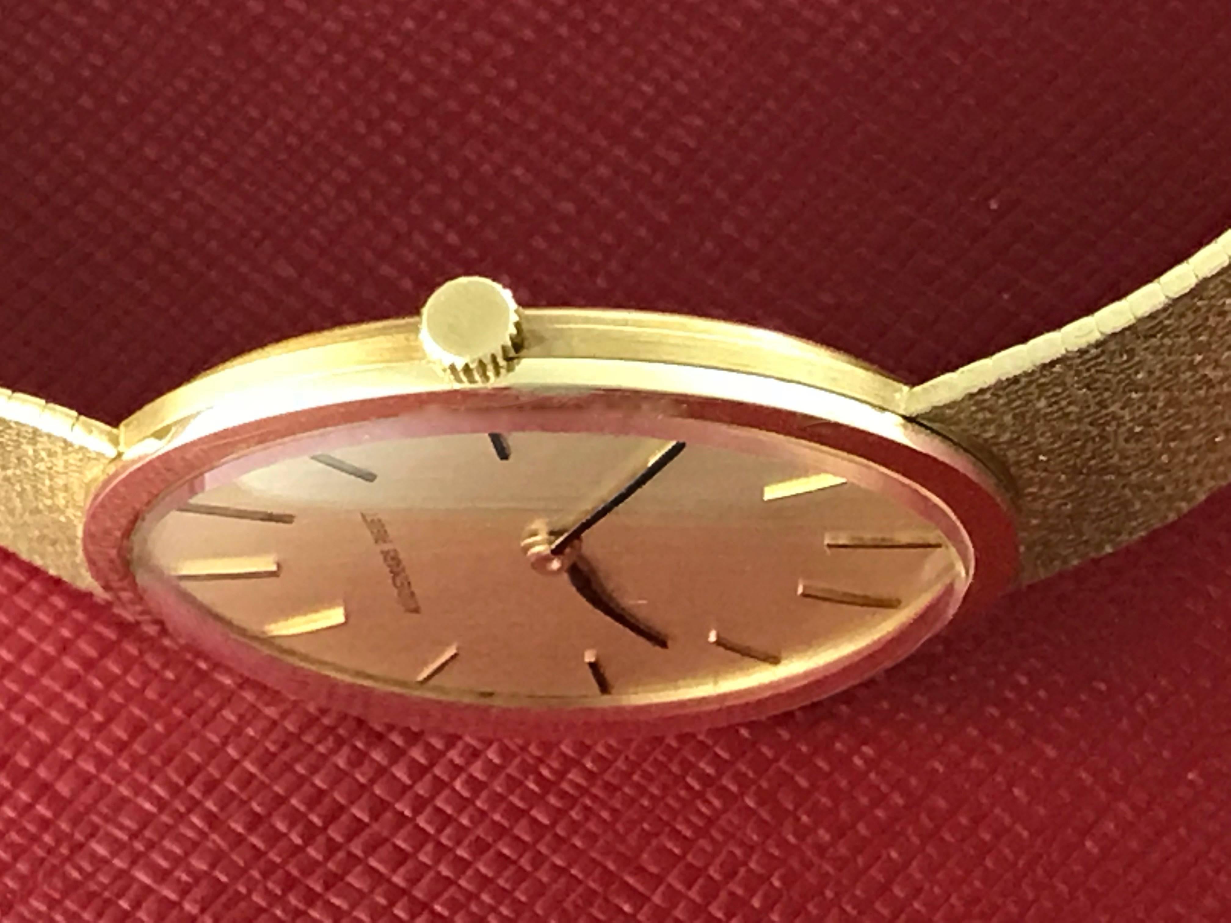 Audemars Piguet 18k Yellow Gold Midsize Manual Wind Wrist Watch In Excellent Condition For Sale In Dallas, TX