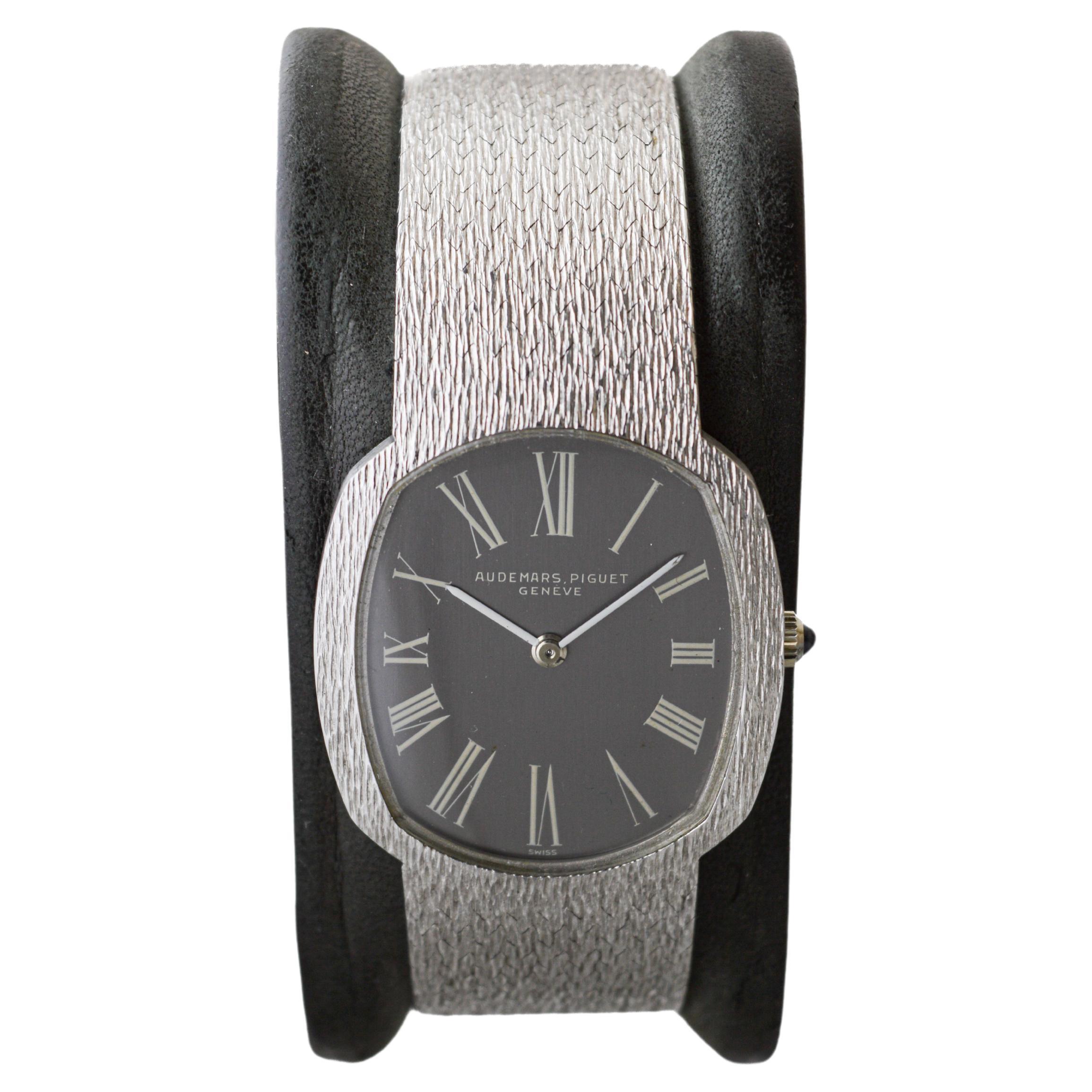 Modernist Audemars Piguet 18Kt White Gold Dress Watch circa 1980's all Original Ultra Thin