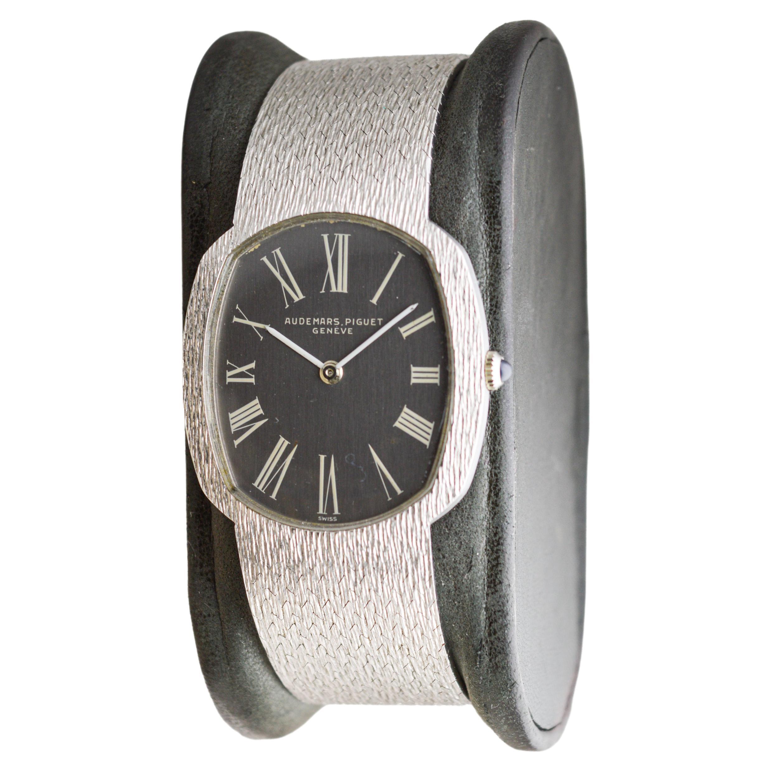 Audemars Piguet 18Kt White Gold Dress Watch circa 1980's all Original Ultra Thin In Excellent Condition In Long Beach, CA