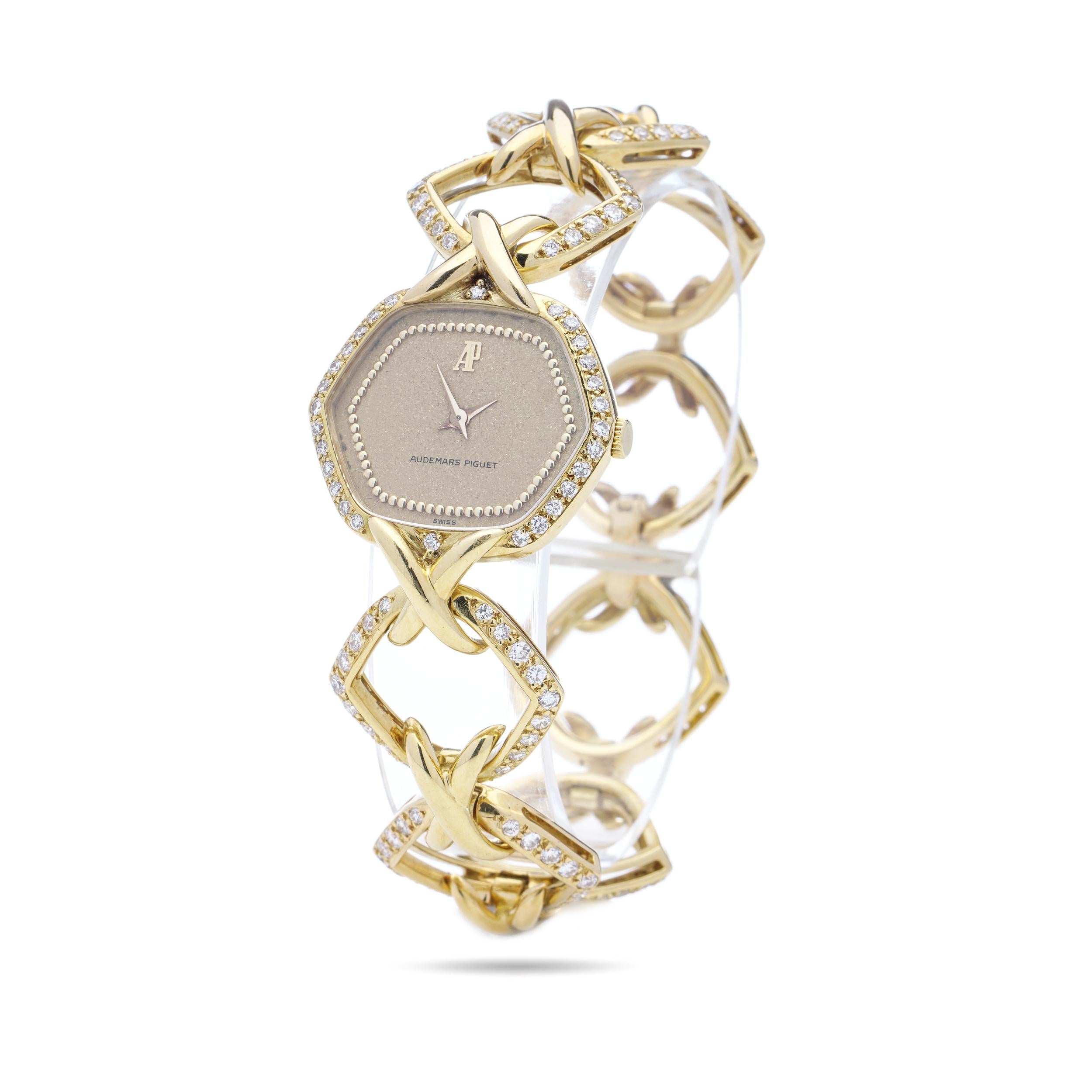 Taille brillant Audemars Piguet, montre-bracelet pour femme en or jaune 18 carats avec diamants en vente