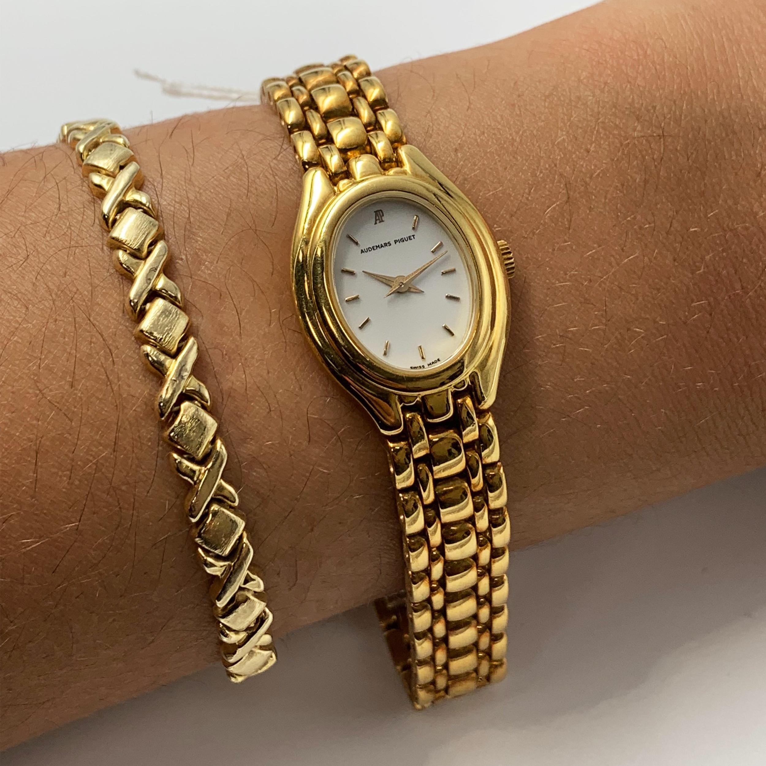 Audemars Piguet: 18 Karat Gelbgold Damenuhr mit ovalem weißem Zifferblatt und Handaufzug 4