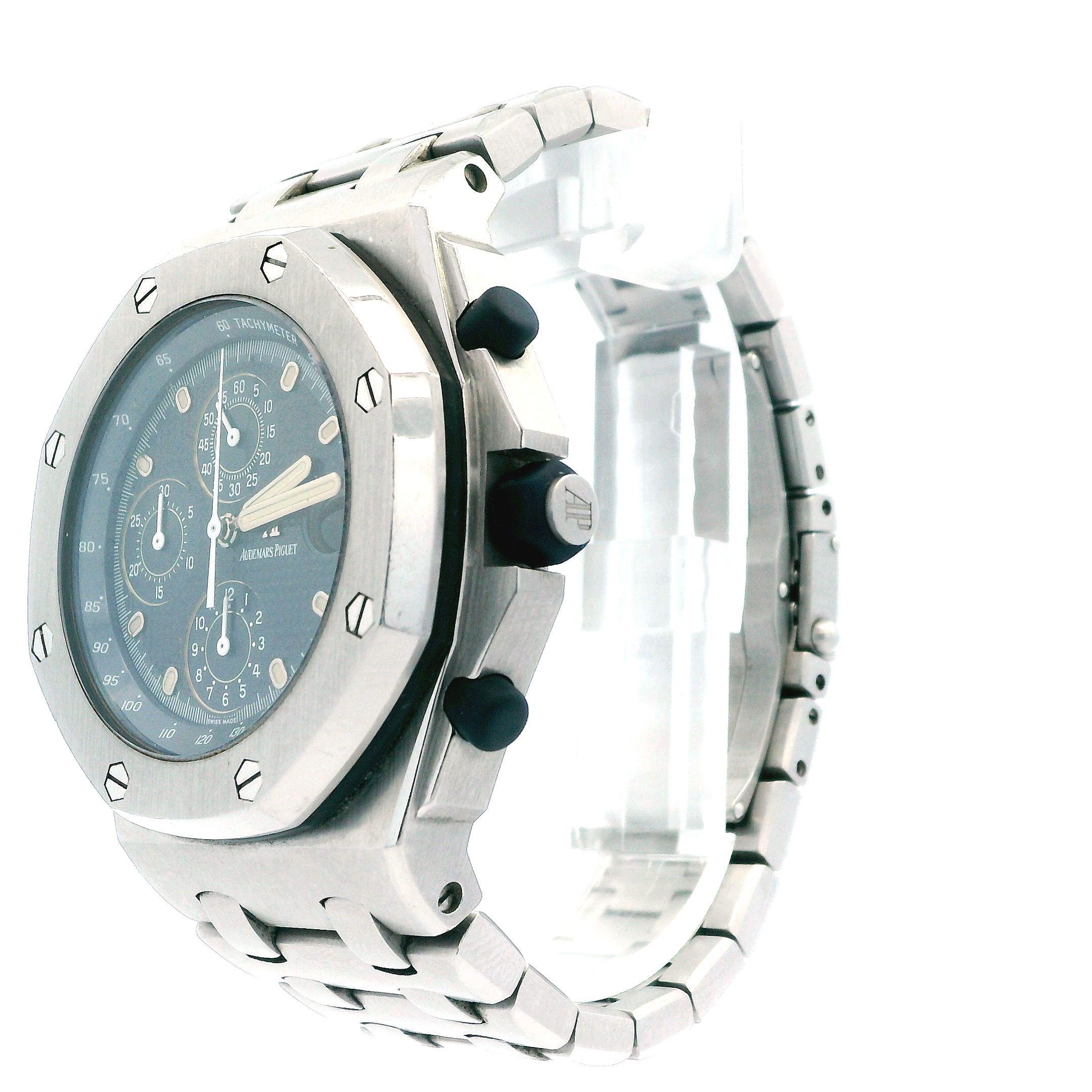 Audemars Piguet 25721ST Royal Oak Men's watch. 42mm stainless steel case with octagon shape bezel. Blue dial with steel luminous hands and index hour marker. Date display at 3 o'clock position. Tachymeter: Central seconds and small