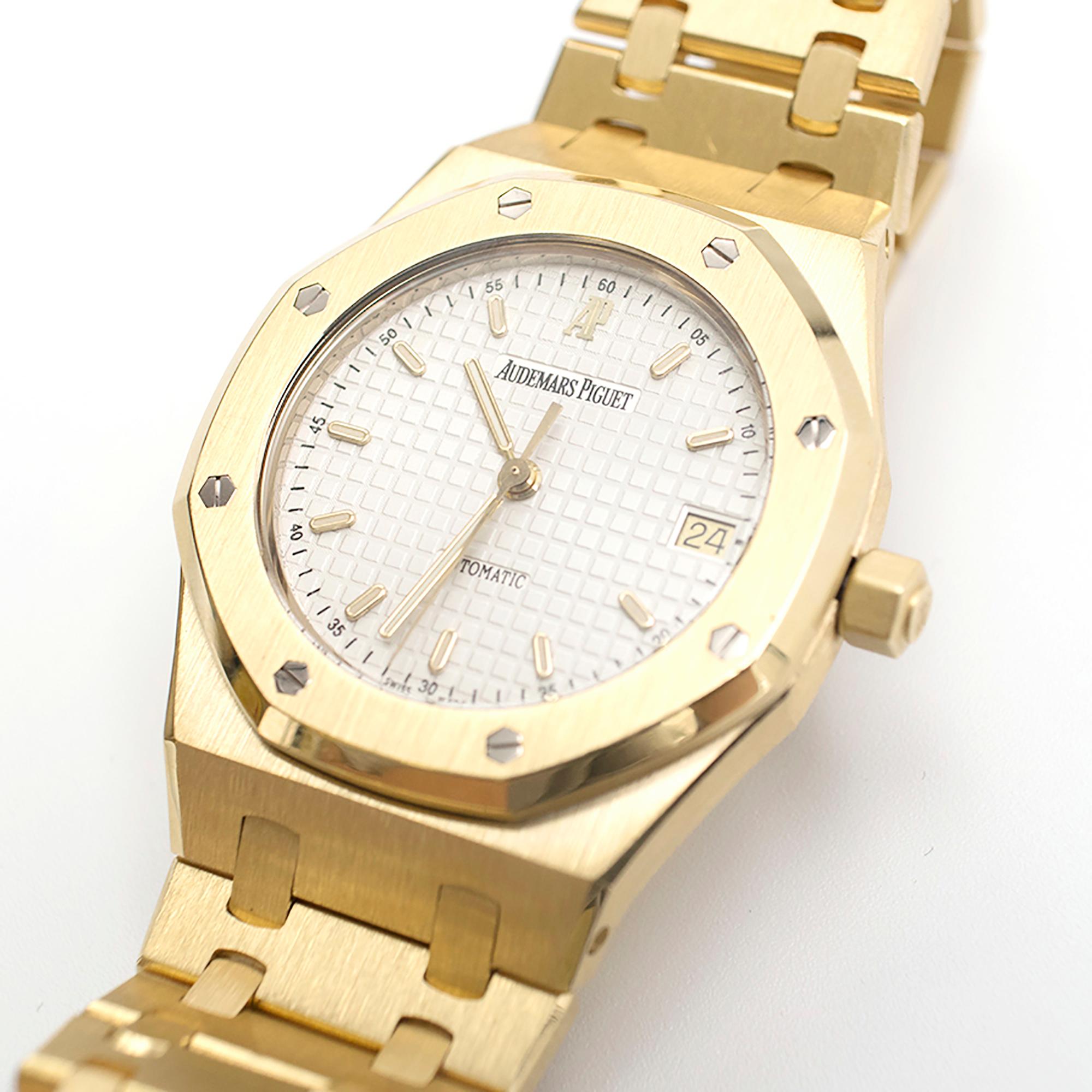 Audemars Piguet Octagonal Royal Oak 18 Karat Yellow Gold Watch In Excellent Condition In London, GB