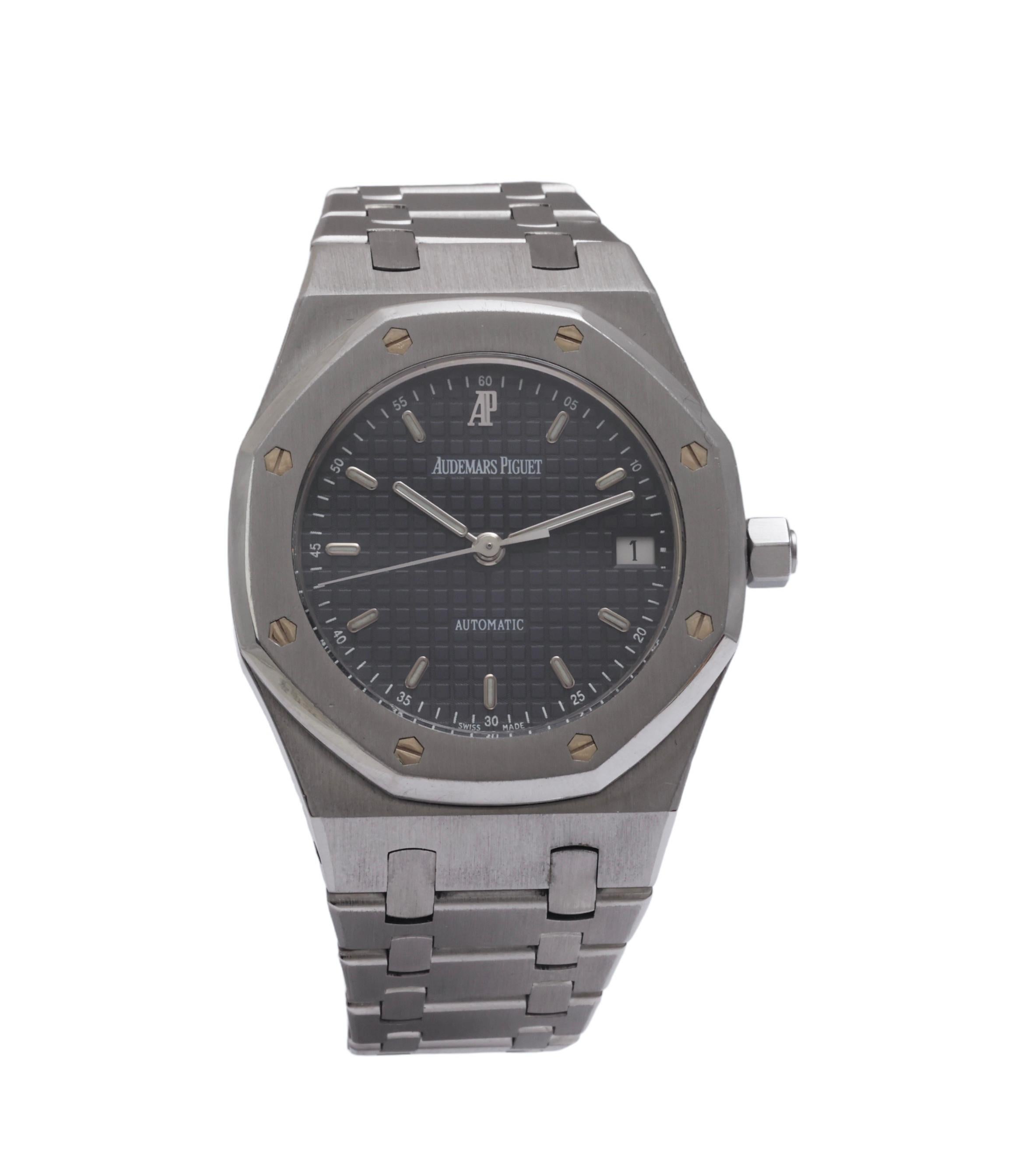 Audemars Piguet, Automatic, Royal Oak, Stainless Steel, Collector Ref. 14790ST with Audemars Extract Booklet

Condition : Very nice condition

Movement: Automatic

Functions: Date, hours, minutes, seconds

Case: stainless steel - dimensions: length: