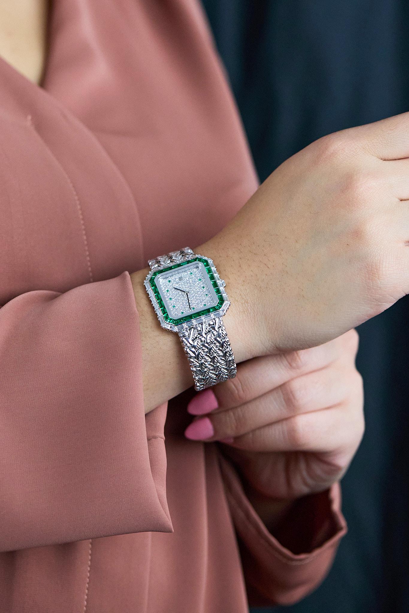 Audemars Piguet Diamond & Emerald 18K White Gold Bracelet Watch In Good Condition For Sale In New York, NY