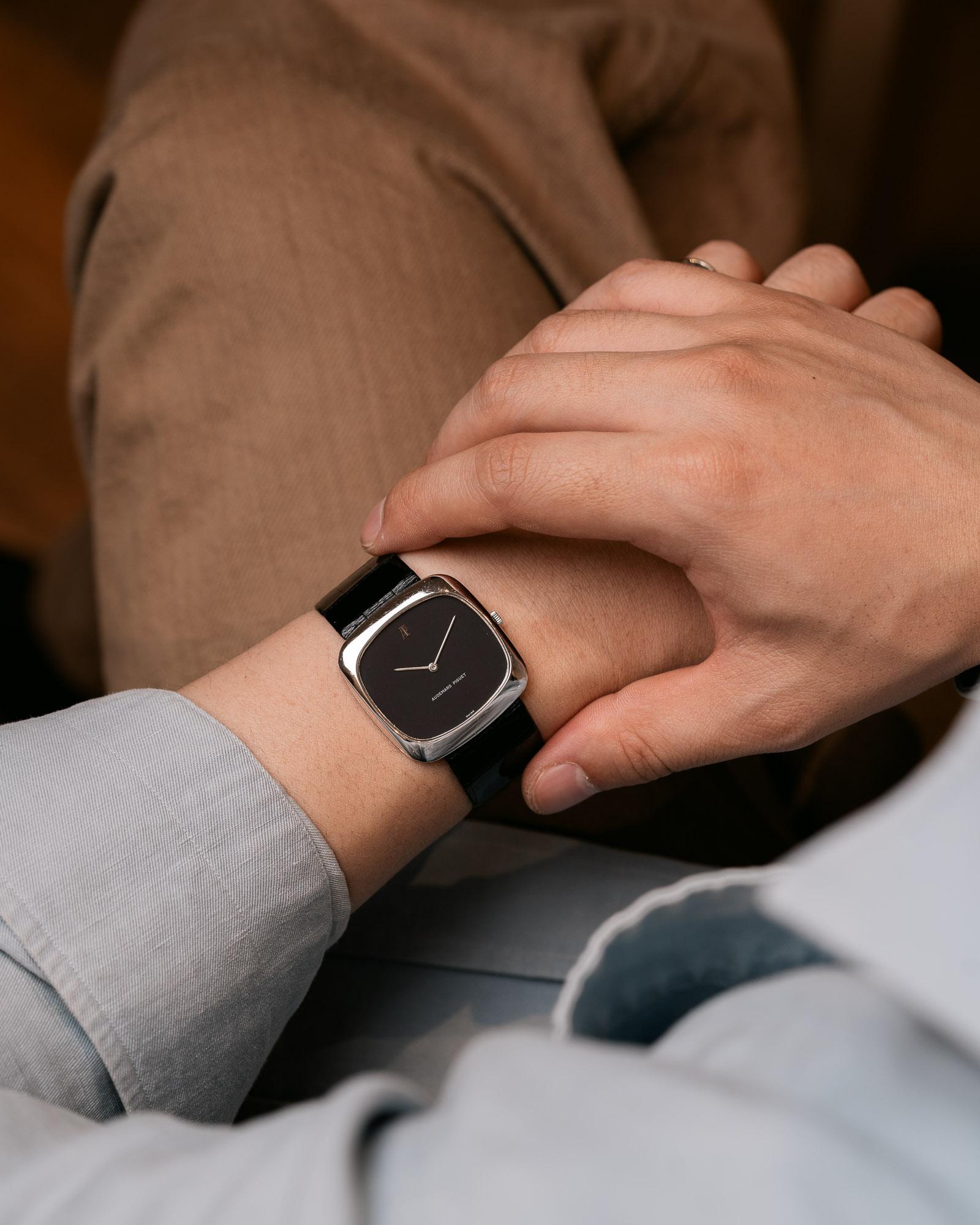 Audemars Piguet Jumbo TV 768 Schwarzes Zifferblatt 18k WG im Zustand „Gut“ im Angebot in SYDNEY, AU