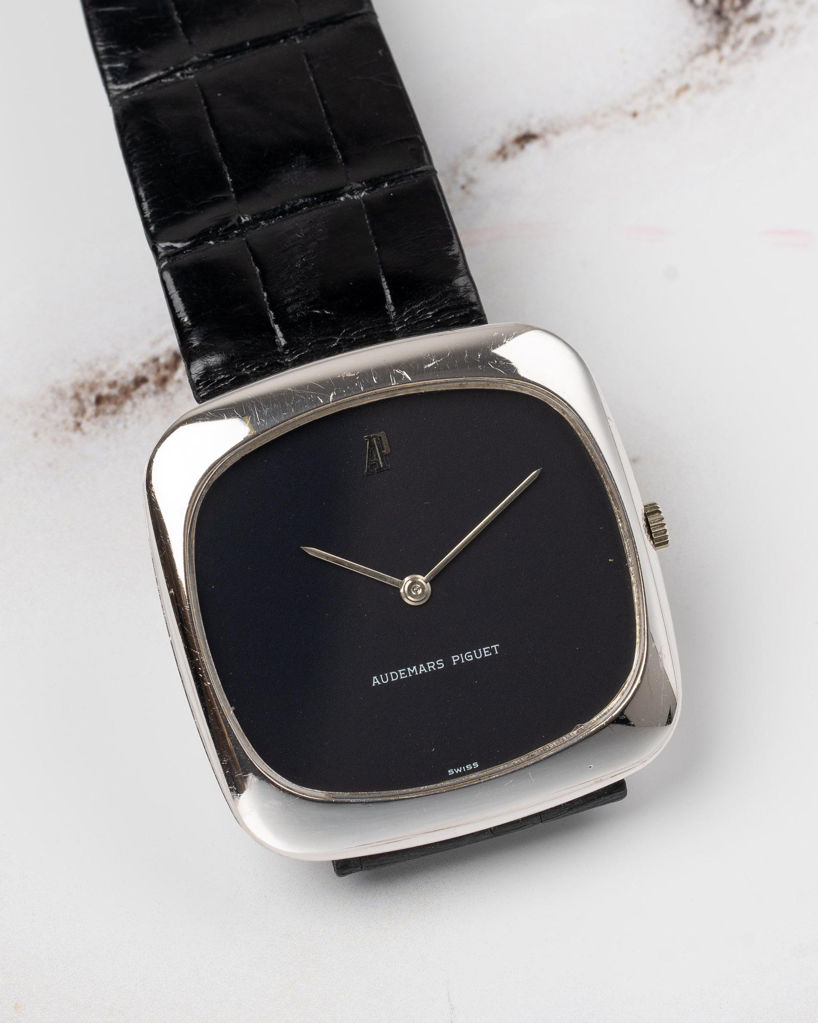 Audemars Piguet Jumbo TV 768 Schwarzes Zifferblatt 18k WG im Angebot 1