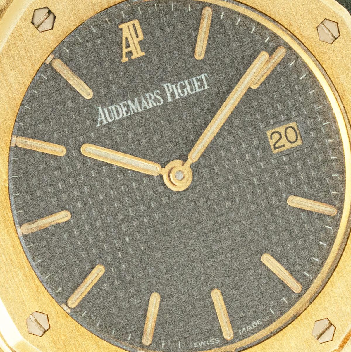 Audemars Piguet NOS Royal Oak Yellow Gold 56175BA.O.0789BA.01 In New Condition In Mayfair, London, London