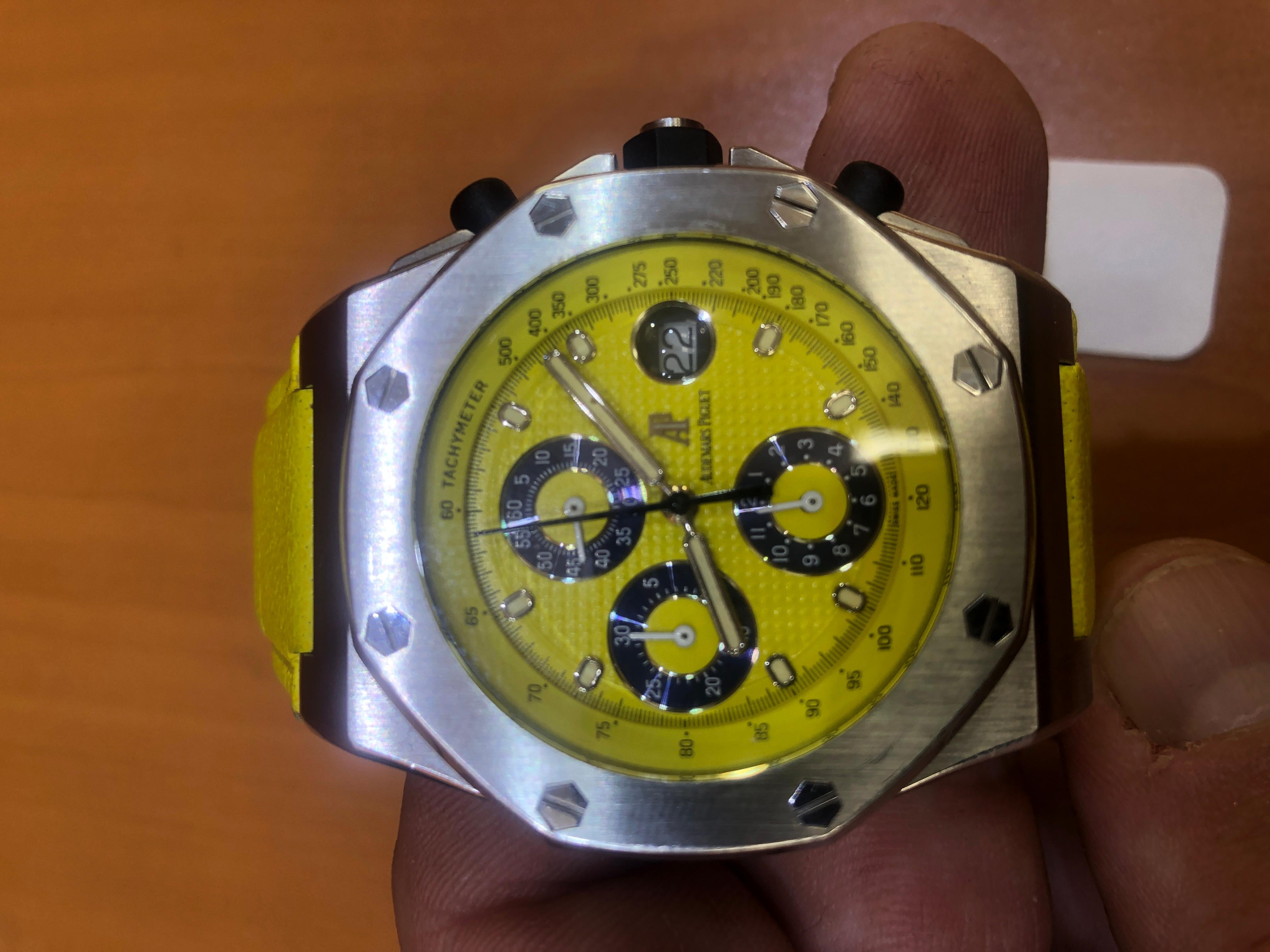 Audemars piguet Offfshore Yellow Men's watch

all original Audemars piguet Parts

no box or papers

shop with confidence

free overnight insured shipping

