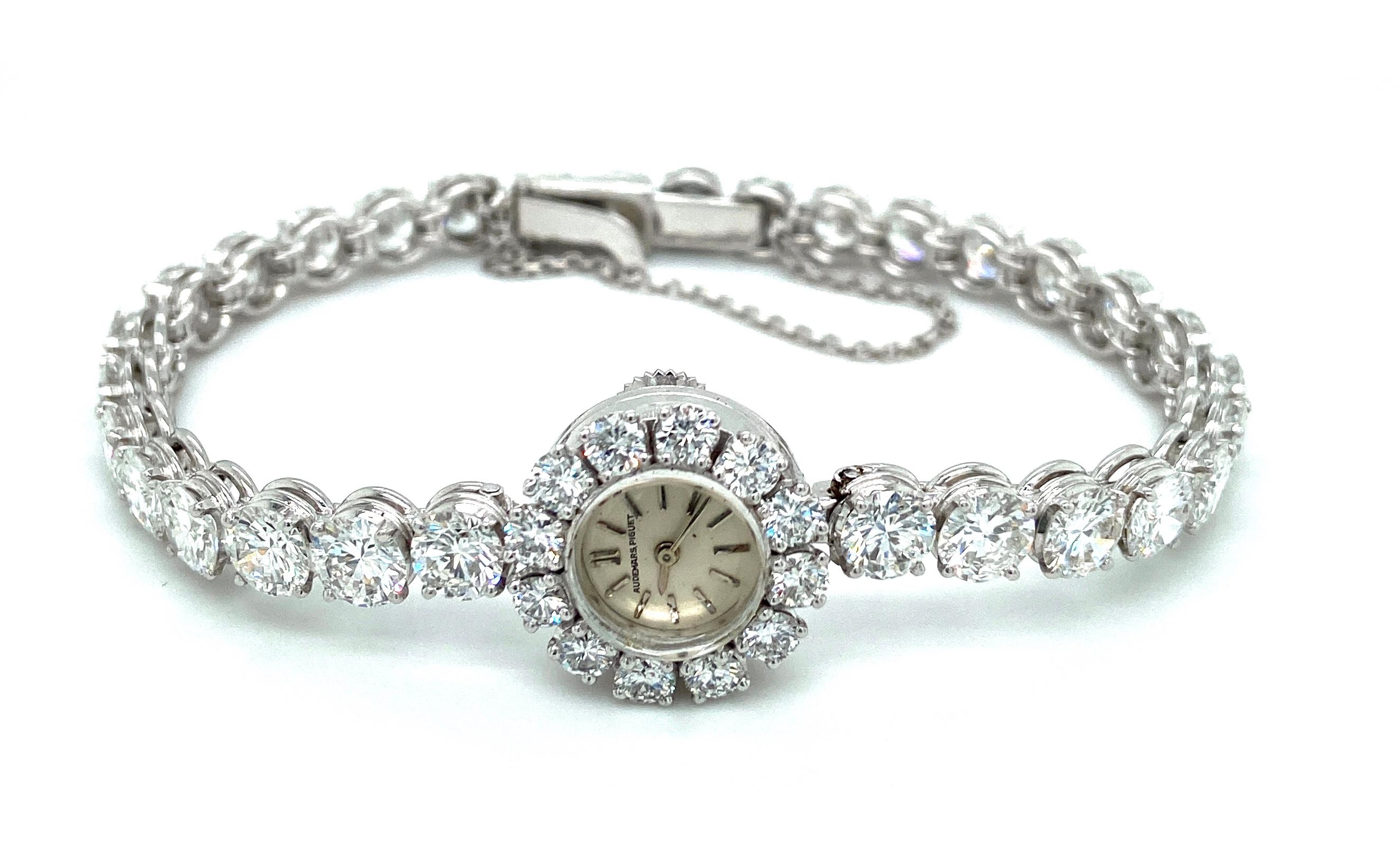 StunningHigh Yewellery Bracelet de tennis en platine / montre  Audemars Piguet.

Calibre : 2426

Diamants : Le bracelet contient 16,2 carats de diamants. D couleur intérieurement irréprochable

Matériau : Platine

Boîtier : Platine, diamètre, 15,4