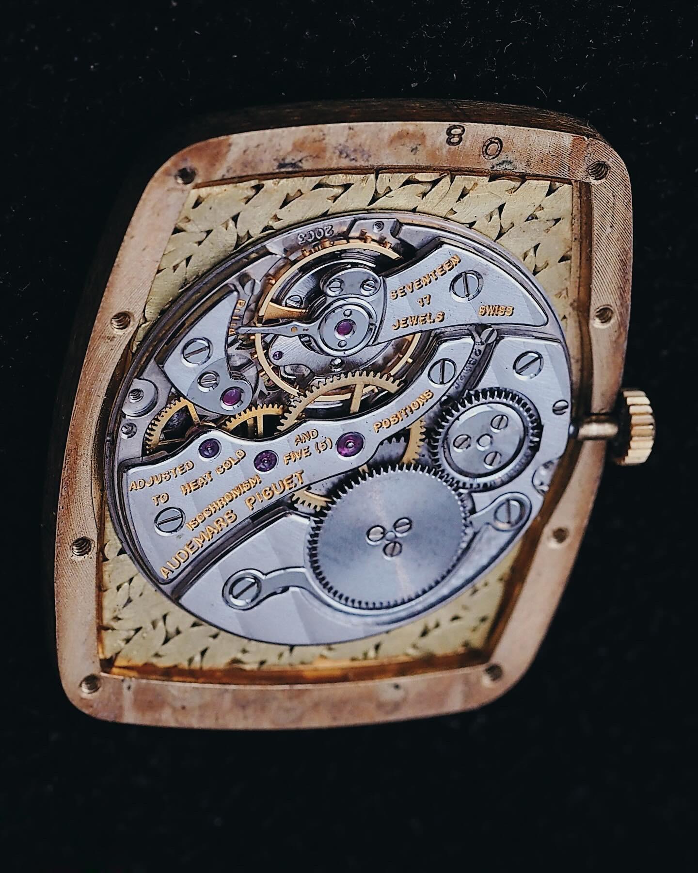 Audemars Piguet, Possibly Unique 18k YGold & Lapis Lazuli Wristwatch, C.1955. In Good Condition In Paris, FR