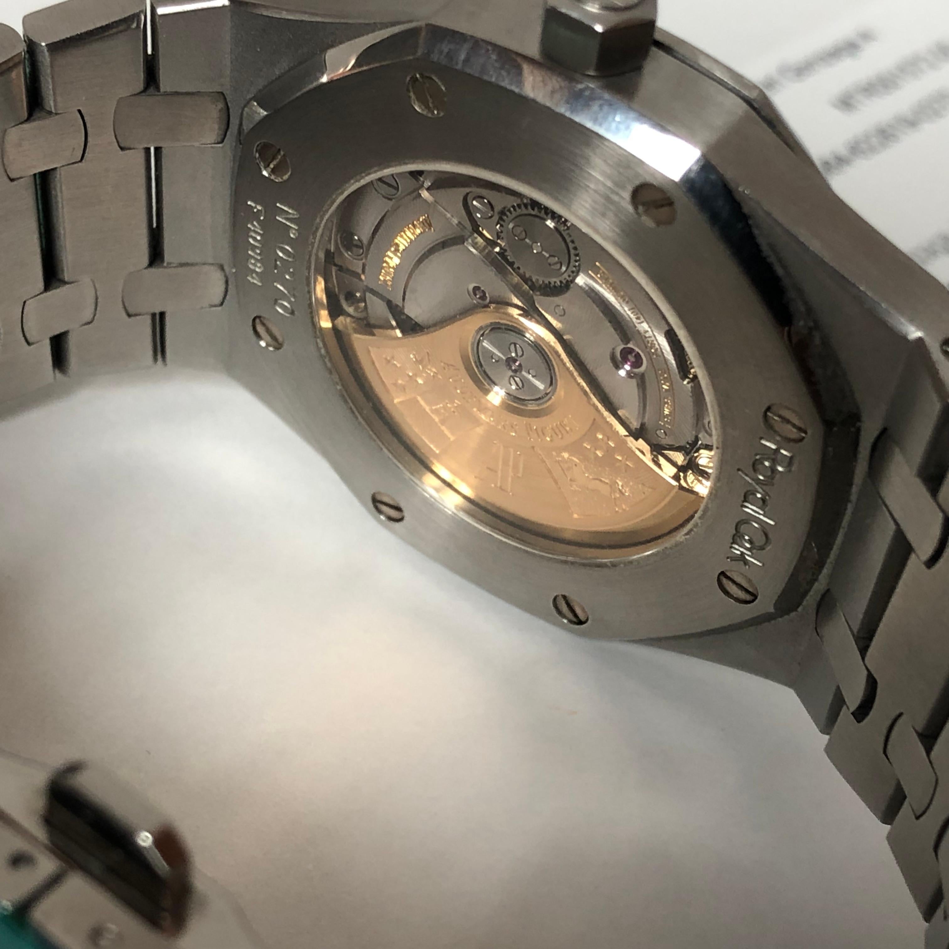 Audemars Piguet Royal Oak 15300ST.00.1220ST.02 N F40984-622619-0270 In Excellent Condition For Sale In LONDON, GB