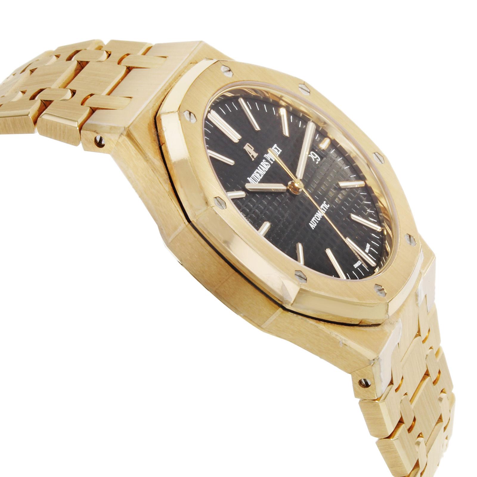 Audemars Piguet Royal Oak 15400OR.OO.1220OR.01 18 Karat Gold Automatic Watch In Excellent Condition In New York, NY