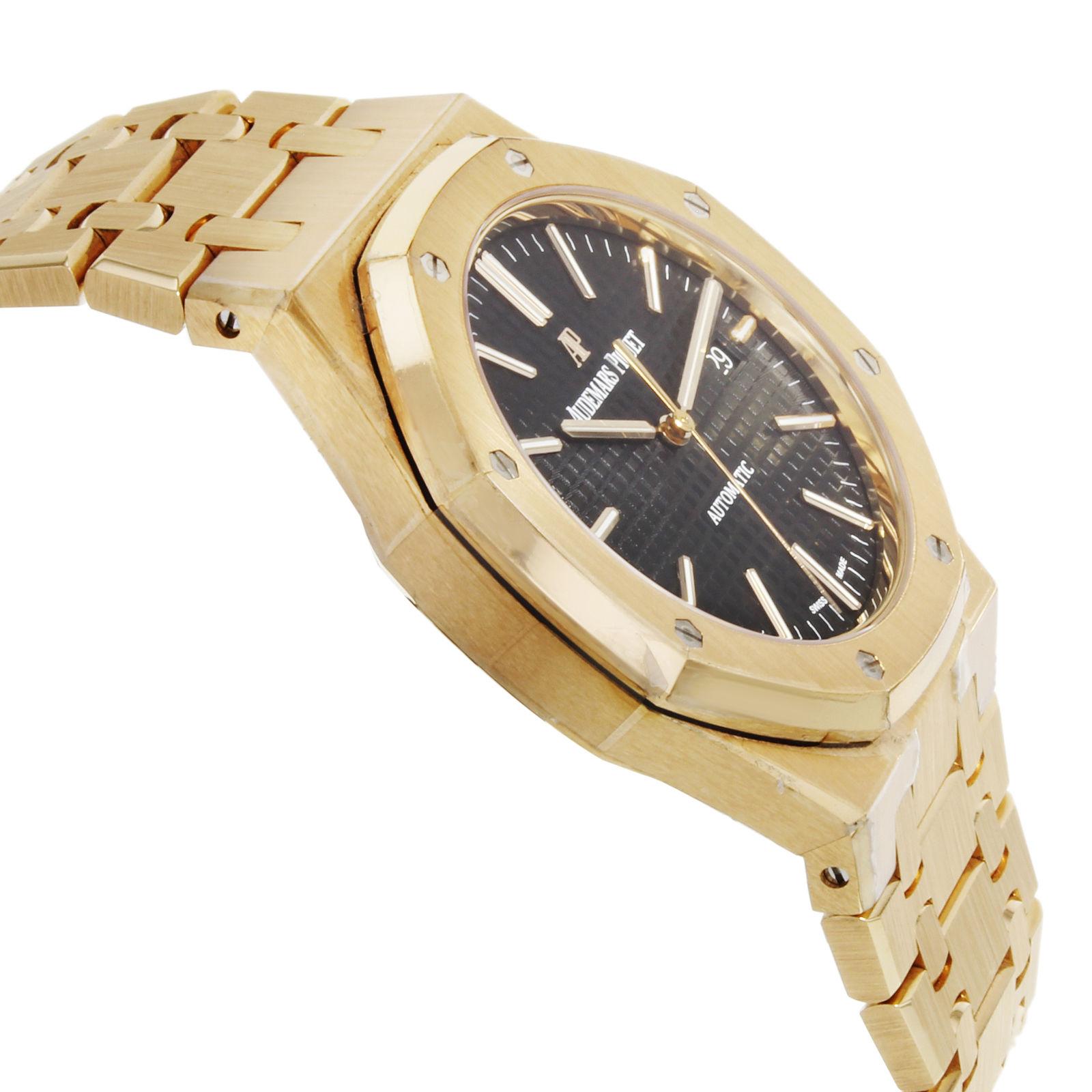 Audemars Piguet Royal Oak 15400OR.OO.1220OR.01 18 Karat Gold Automatic Watch In Excellent Condition In New York, NY