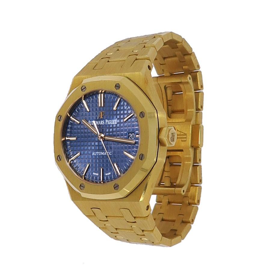 Pre-owned in very good condition Audemars Piguet Royal Oak, 37 mm 18 Karat Yellow Gold brushed and polished octagonal shape case, screw down crown, blue 