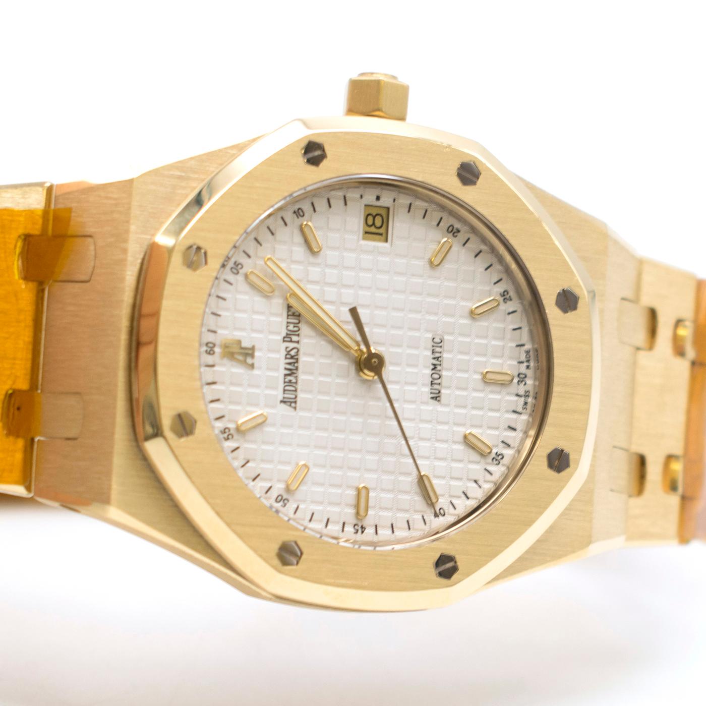 Audemars Piguet 37mm Octagonal Royal Oak 18K Yellow Gold Watch

- Automatic movement
- Swiss Made
- Octagonal White Dial
- 37mm 
- 18ct Yellow Gold Strap and Case
-Sapphire crystal glass face
- Triple Folding Clasp
- Water resistant to 500m

Please