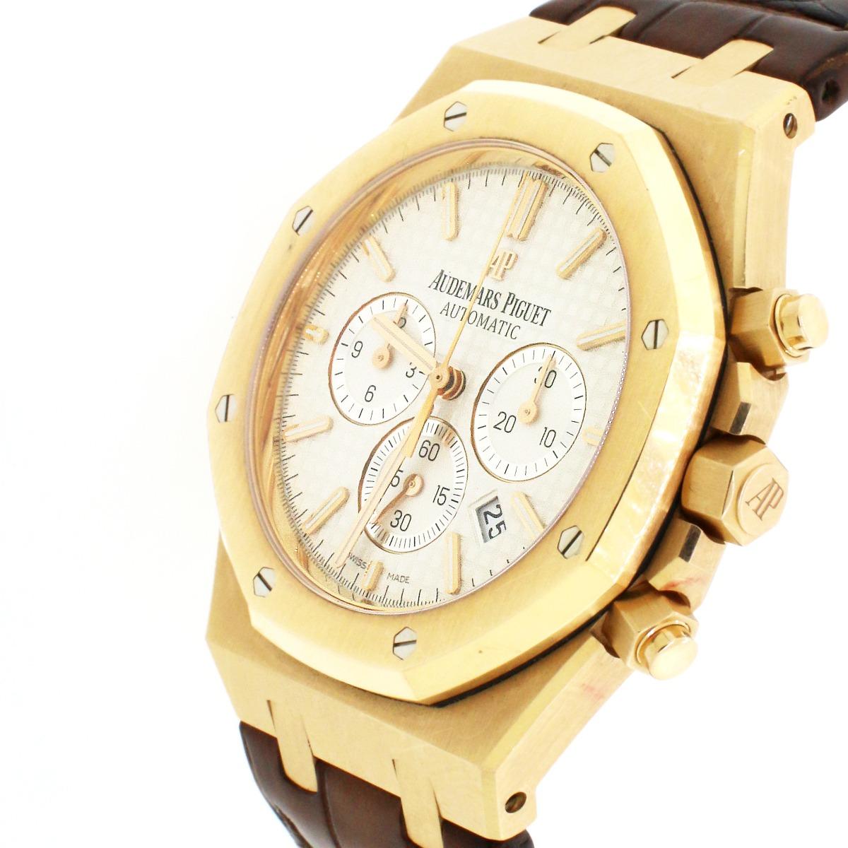 Audemars Piguet Royal Oak 18 Karat Rose Gold Chronograph Box Papers Watch In Excellent Condition For Sale In New York, NY