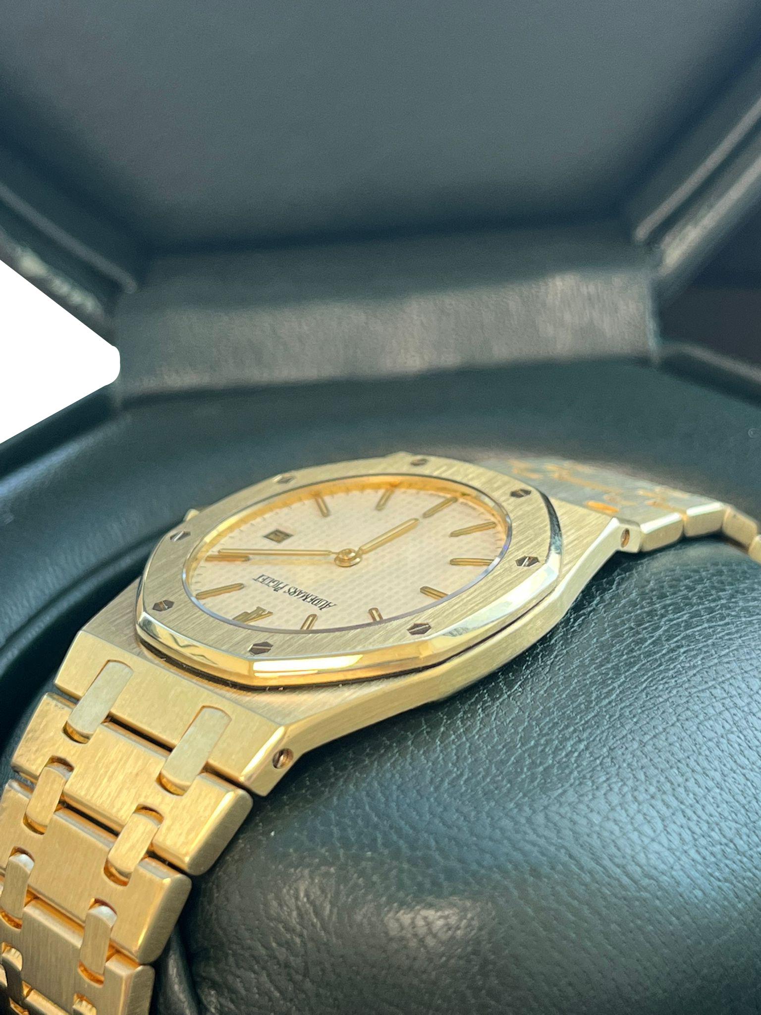 Audemars Piguet Royal Oak 34mm weißes Zifferblatt 18K Gelbgold Quarzuhr 56303BA im Angebot 5