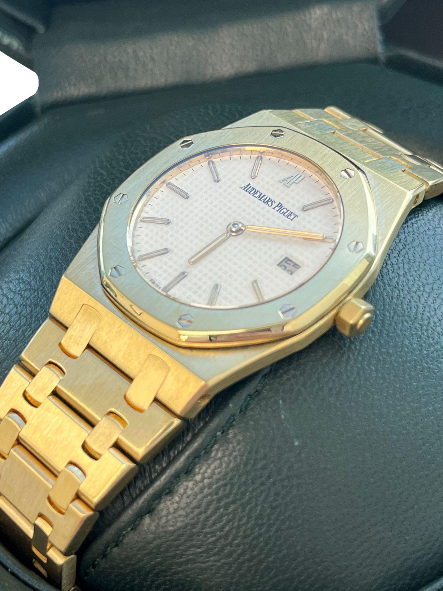 Audemars Piguet Royal Oak 34mm weißes Zifferblatt 18K Gelbgold Quarzuhr 56303BA im Angebot 7