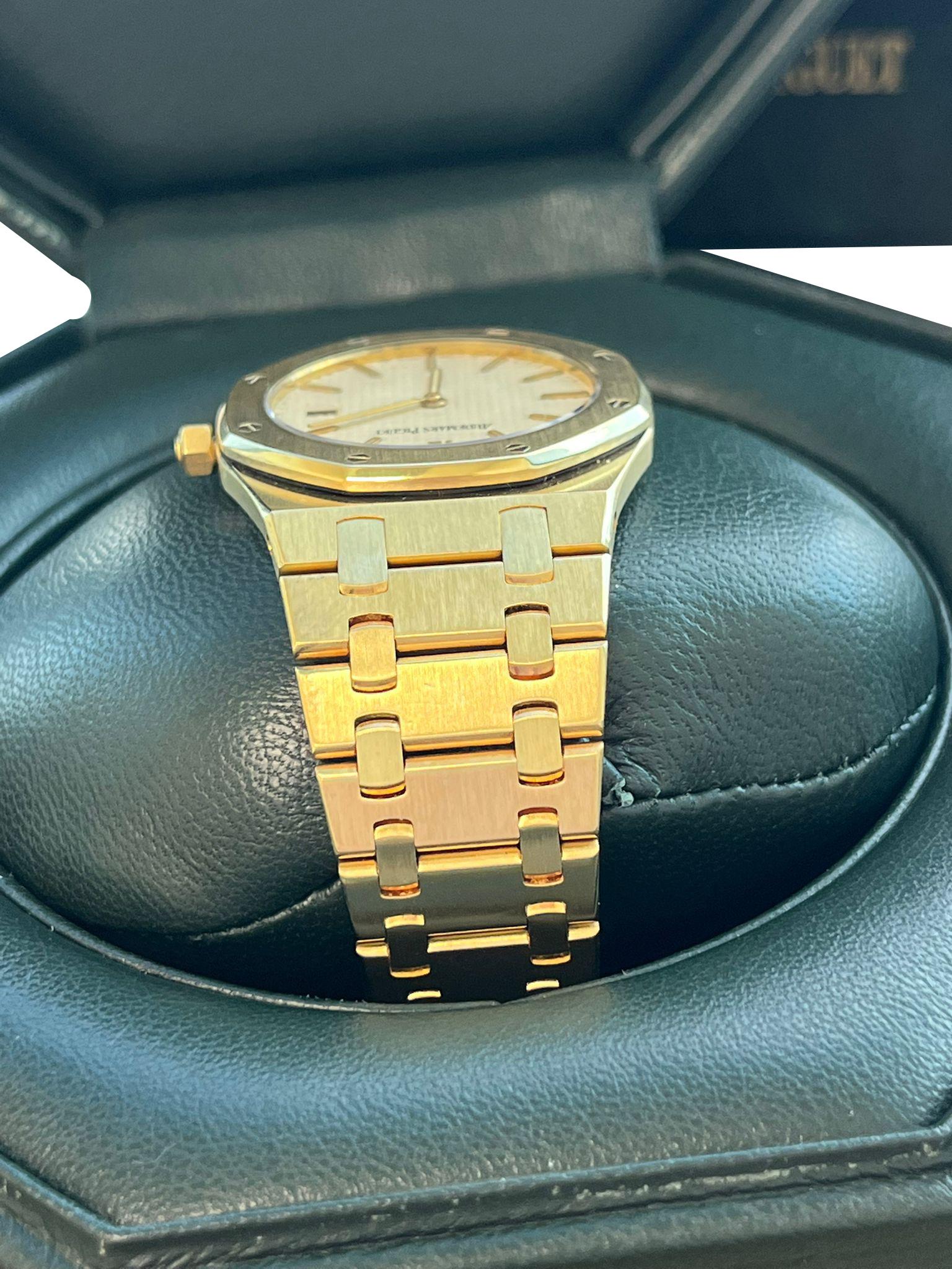 Audemars Piguet Royal Oak 34mm weißes Zifferblatt 18K Gelbgold Quarzuhr 56303BA im Angebot 8