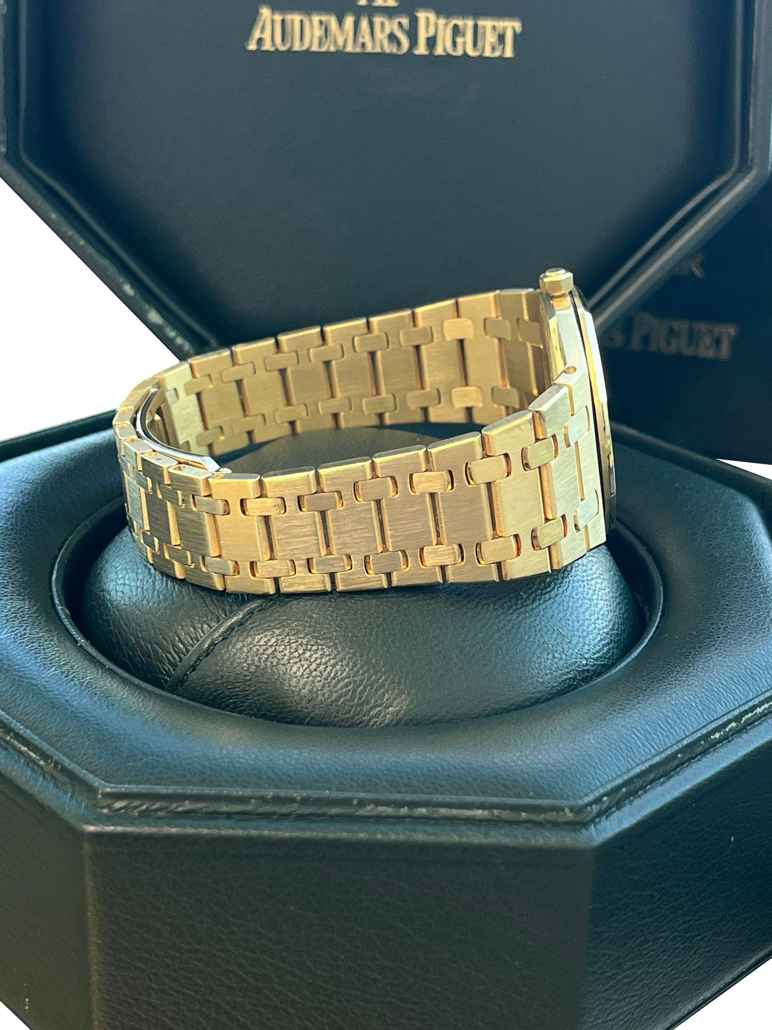 Audemars Piguet Royal Oak 34mm weißes Zifferblatt 18K Gelbgold Quarzuhr 56303BA im Angebot 10