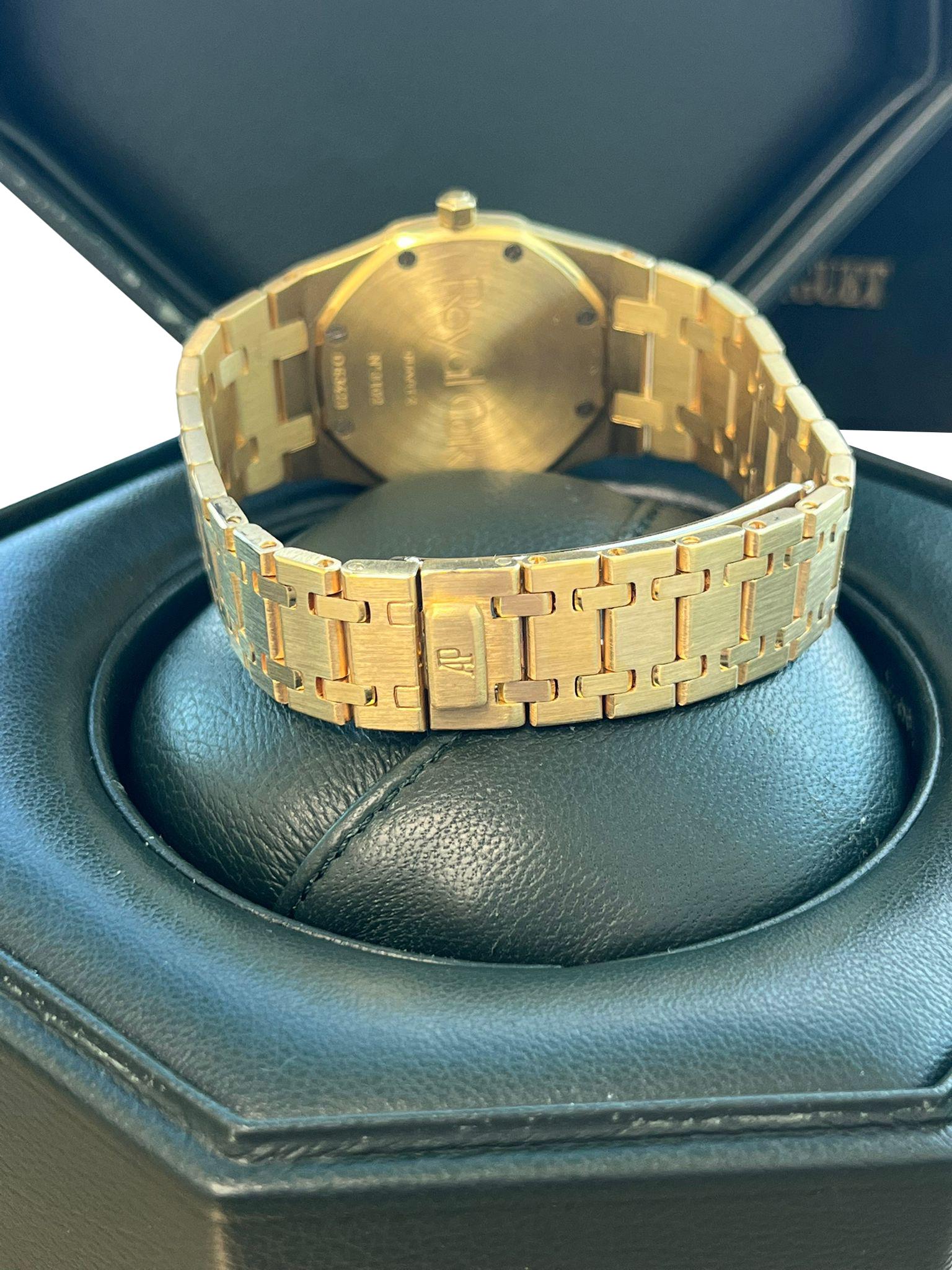 Audemars Piguet Royal Oak 34mm weißes Zifferblatt 18K Gelbgold Quarzuhr 56303BA im Angebot 11