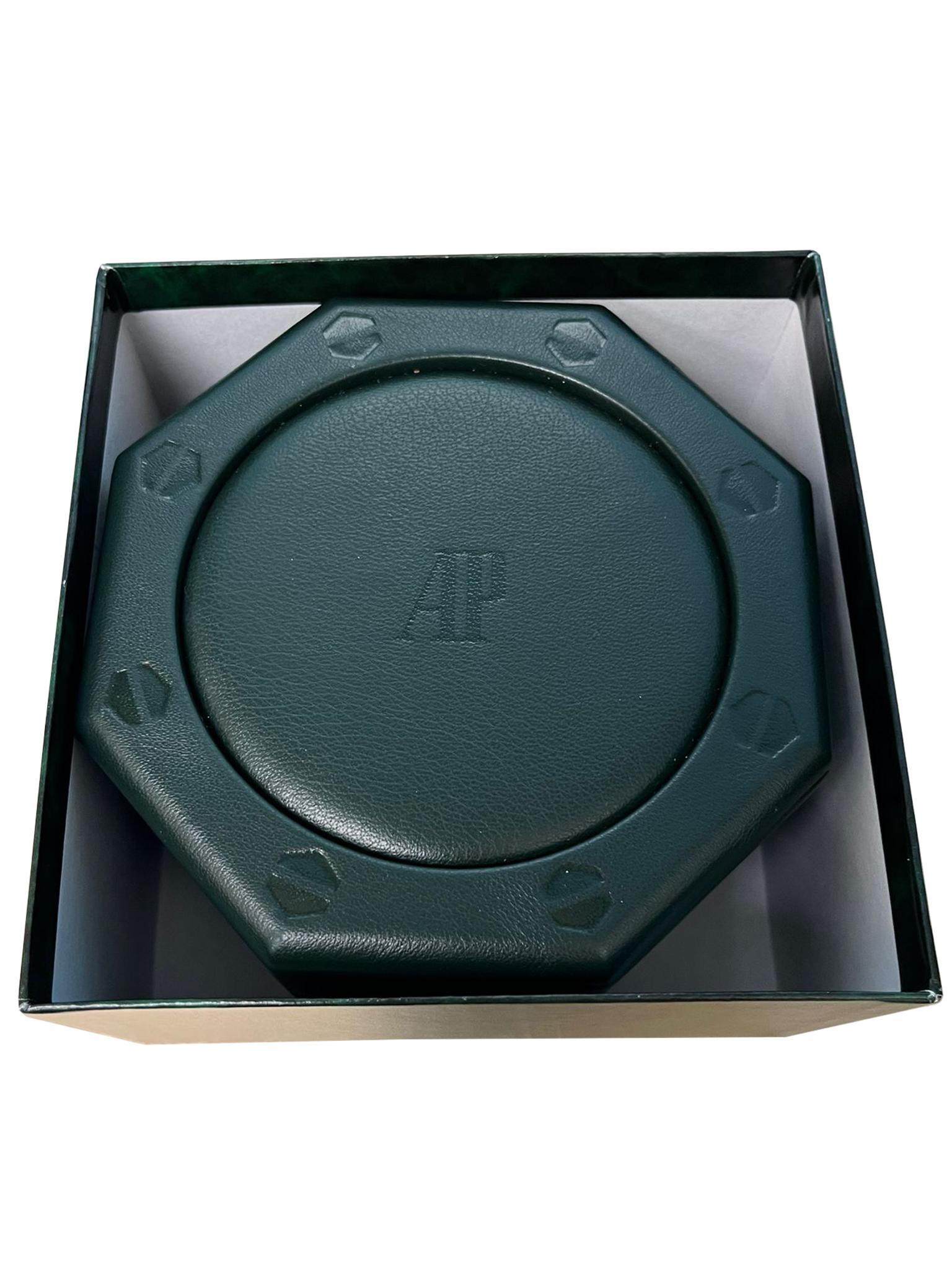 Audemars Piguet Montre Royal Oak 34mm Cadran blanc Or jaune 18K Quartz 56303BA en vente 13