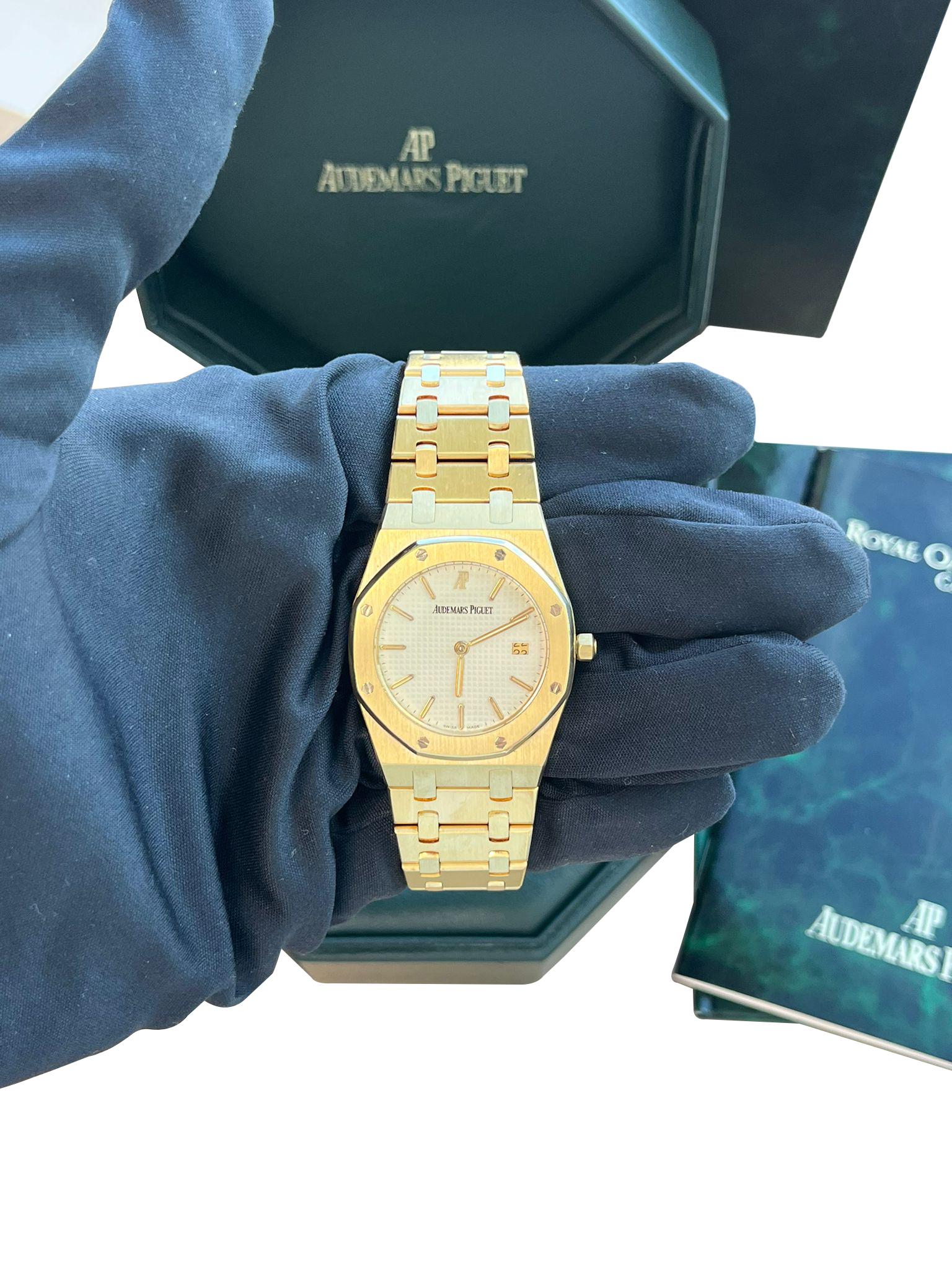 Audemars Piguet Royal Oak 34mm weißes Zifferblatt 18K Gelbgold Quarzuhr 56303BA im Angebot 14