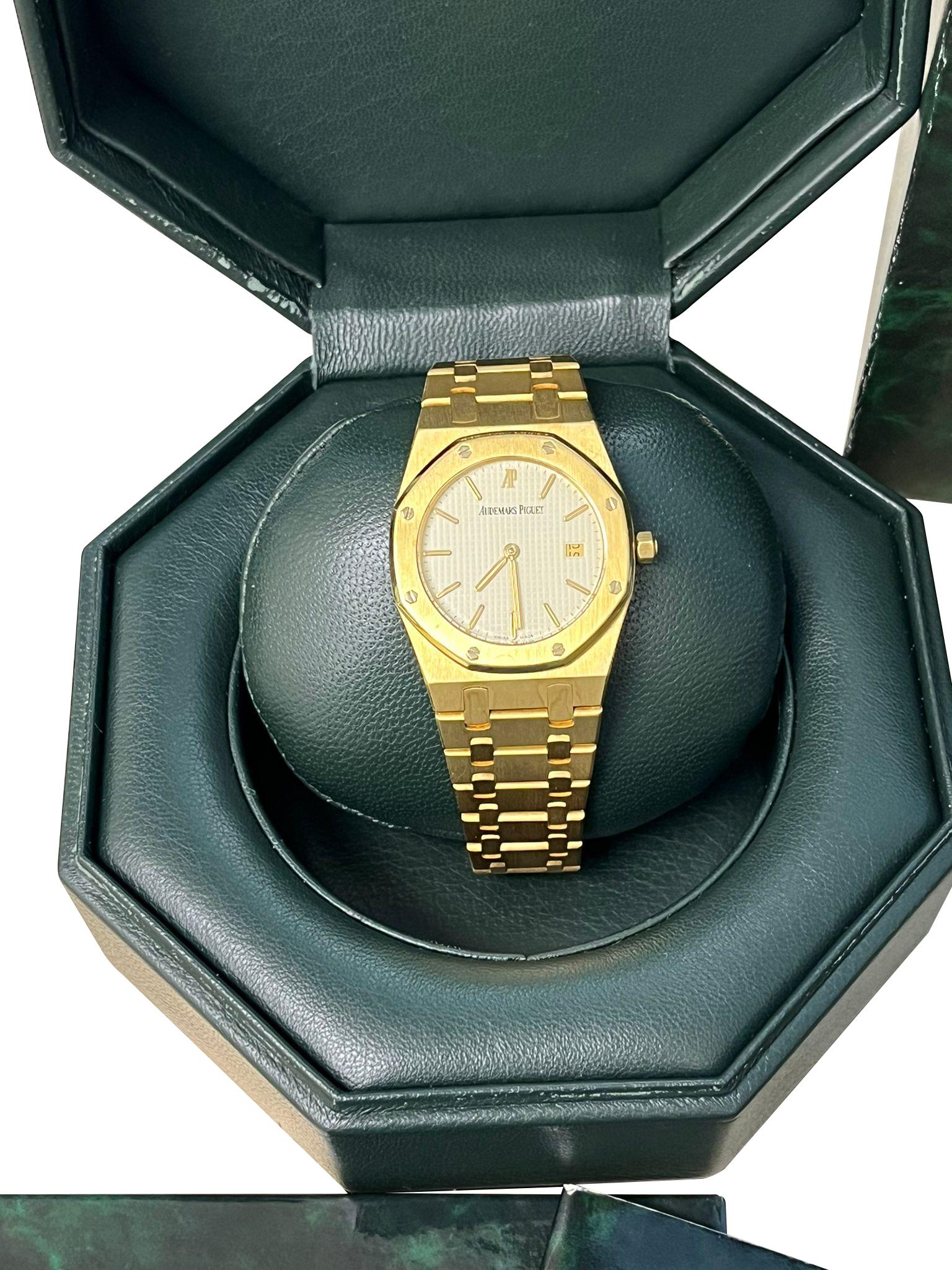 Audemars Piguet Montre Royal Oak 34mm Cadran blanc Or jaune 18K Quartz 56303BA Unisexe en vente