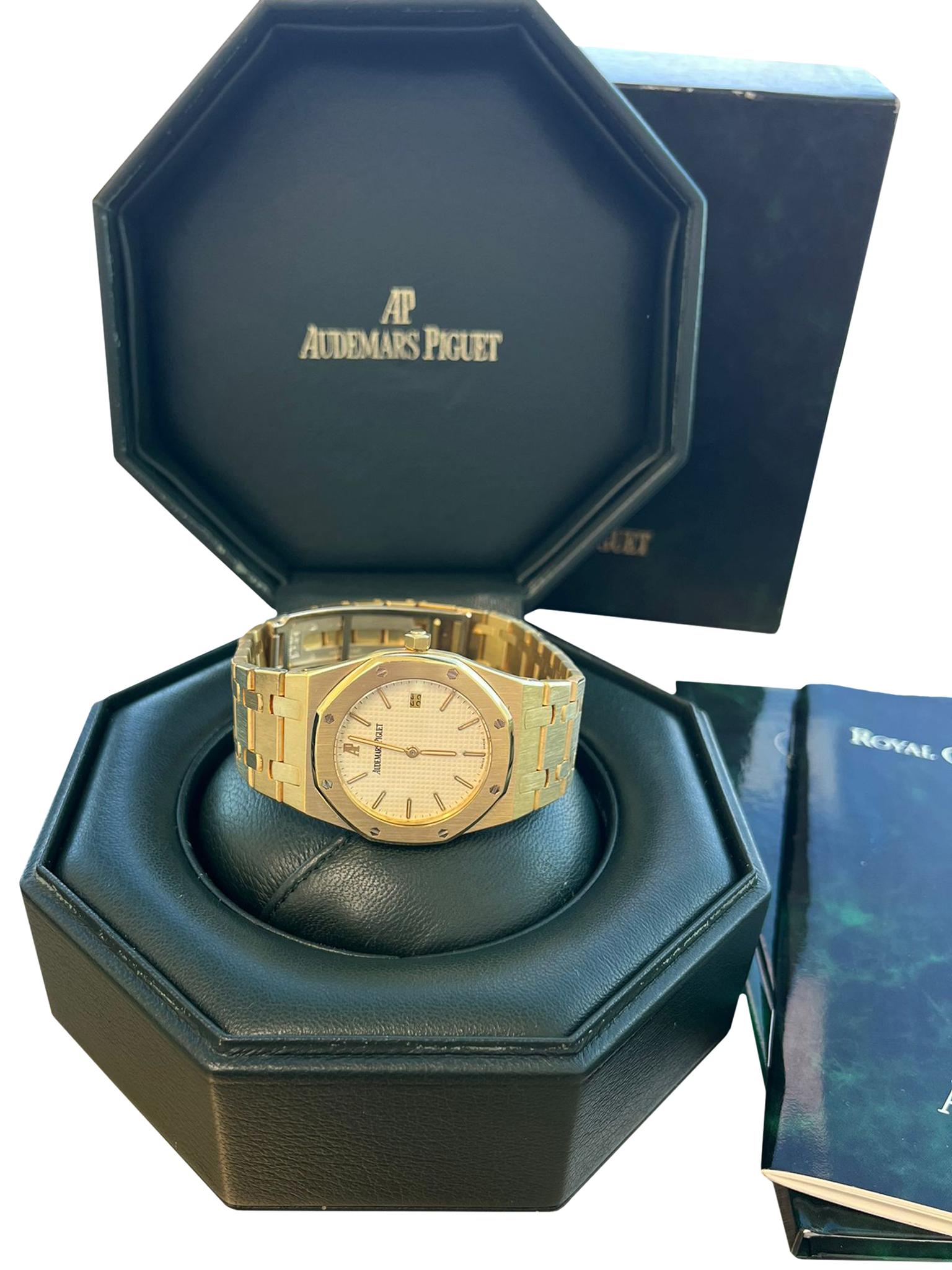 Audemars Piguet Royal Oak 34mm weißes Zifferblatt 18K Gelbgold Quarzuhr 56303BA für Damen oder Herren im Angebot