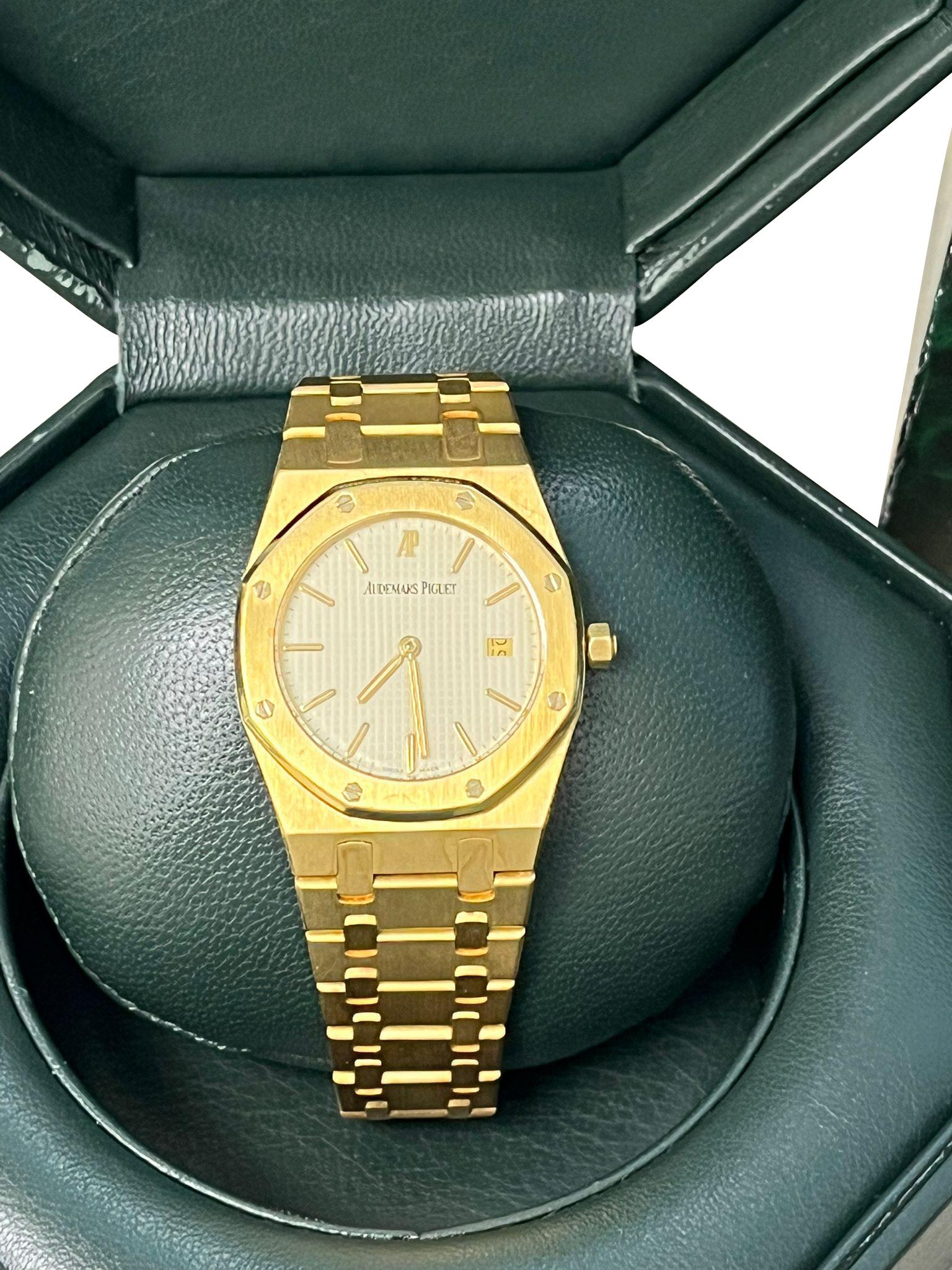 Audemars Piguet Montre Royal Oak 34mm Cadran blanc Or jaune 18K Quartz 56303BA en vente 1