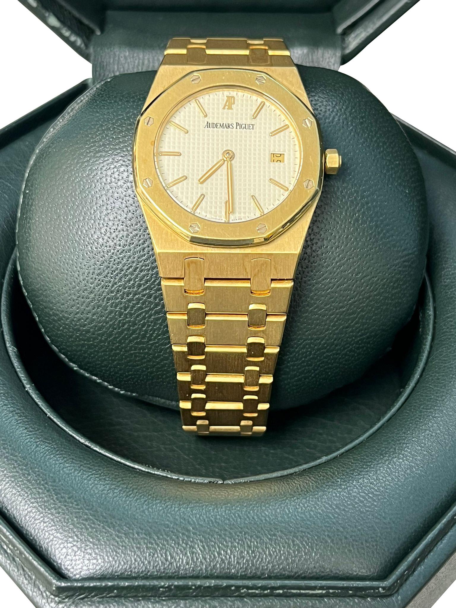 Audemars Piguet Montre Royal Oak 34mm Cadran blanc Or jaune 18K Quartz 56303BA en vente 2