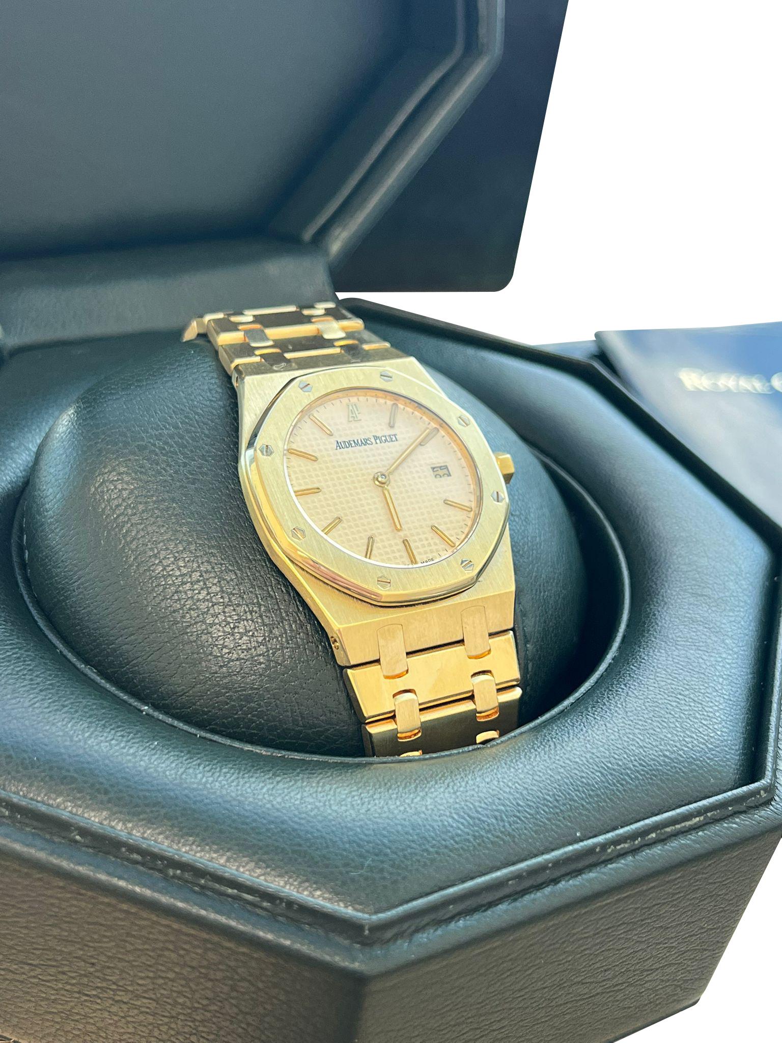 Audemars Piguet Royal Oak 34mm weißes Zifferblatt 18K Gelbgold Quarzuhr 56303BA im Angebot 3