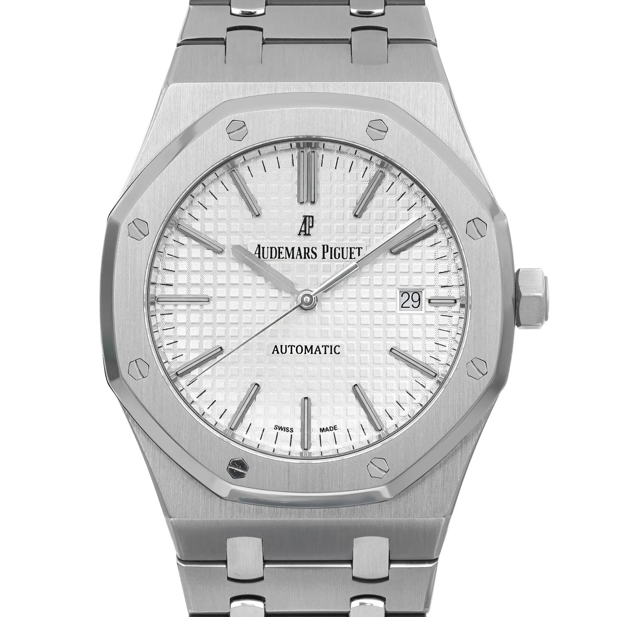 Pre-owned. Excellent Condition. 1 link short recently serviced by in-house certified watchmakers. working perfectly. 

General Information
Brand: Audemars Piguet

Model Name: Royal Oak

Model Number: 15400ST

Style: Luxury

Type: