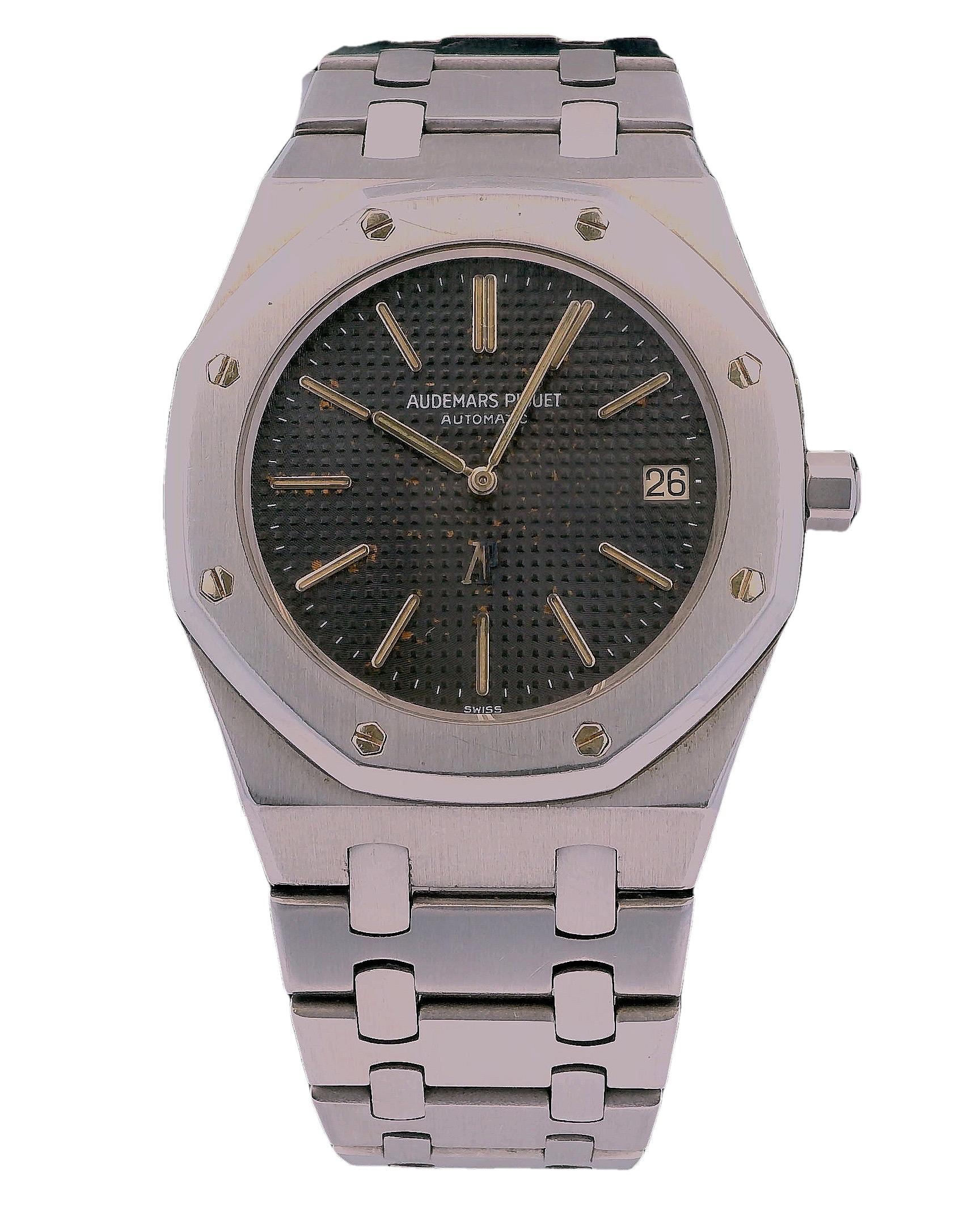 Audemars Piguet Royal Oak 5402ST Mens Watch. 39mm stainless steel case with stainless steel octagon bezel. Black tapestry dial with luminous steel hands and index hour marker. Date display at 3 o'clock position. Stainless steel bracelet with fold