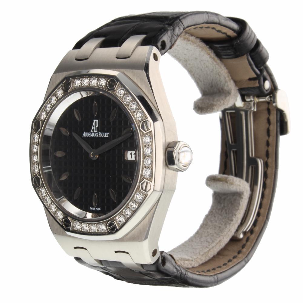 Audemars Piguet Royal Oak Reference #:67601ST.ZZ.D002CR.01. Audemars Piguet Royal Oak Steel 33 mm Diamond Ladies Watch 67601ST.ZZ.D002CR.01. Verified and Certified by WatchFacts. 1 year warranty offered by WatchFacts.
