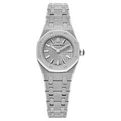 Audemars Piguet Royal Oak 67630BC.GG.1312BC.01 « Mini » quartz blanc dépoli