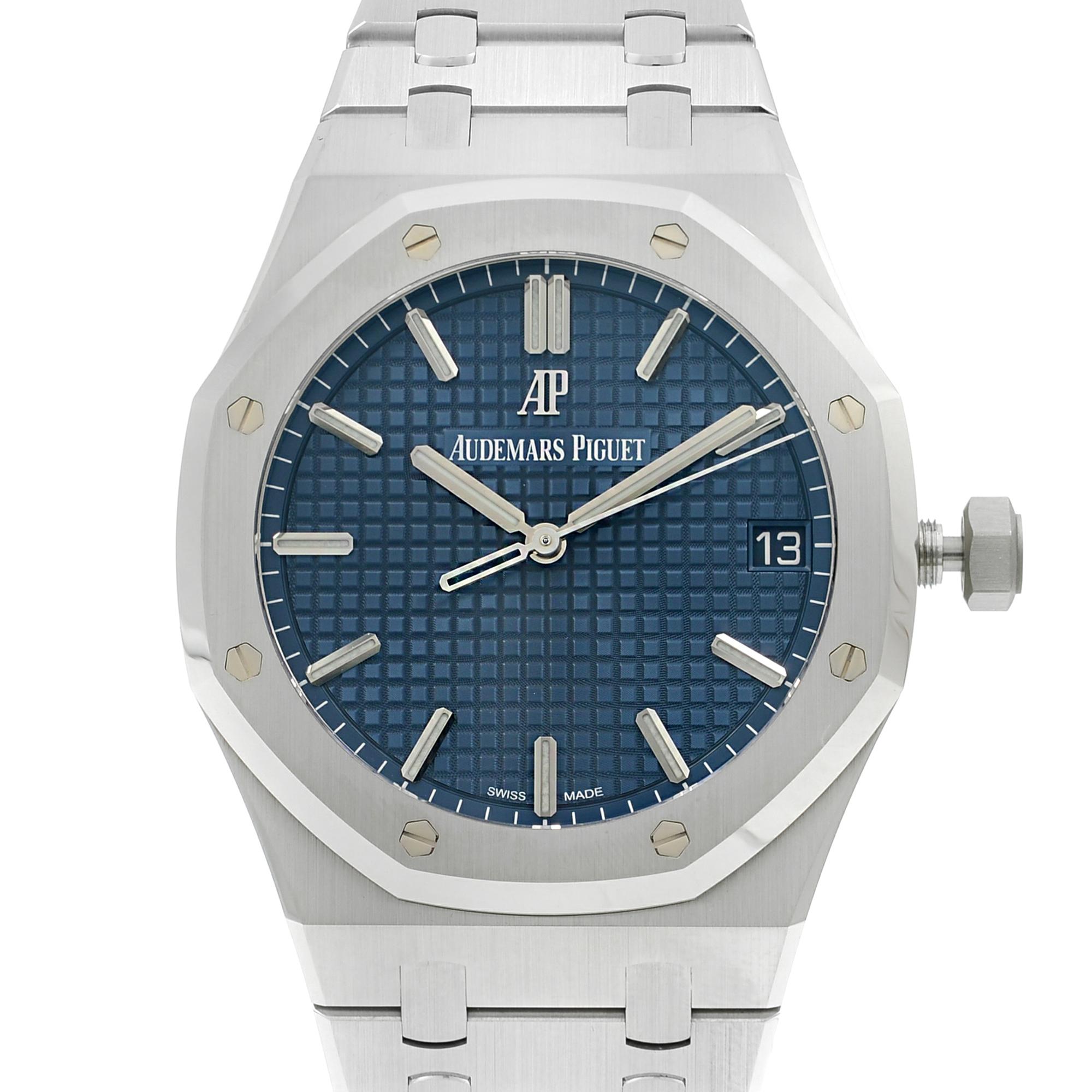 This pre-owned Audemars Piguet Royal Oak 15500ST.OO.1220ST.01 is a beautiful men's timepiece that is powered by mechanical (automatic) movement which is cased in a stainless steel case. It has a octagonal shape face, date indicator dial and has hand