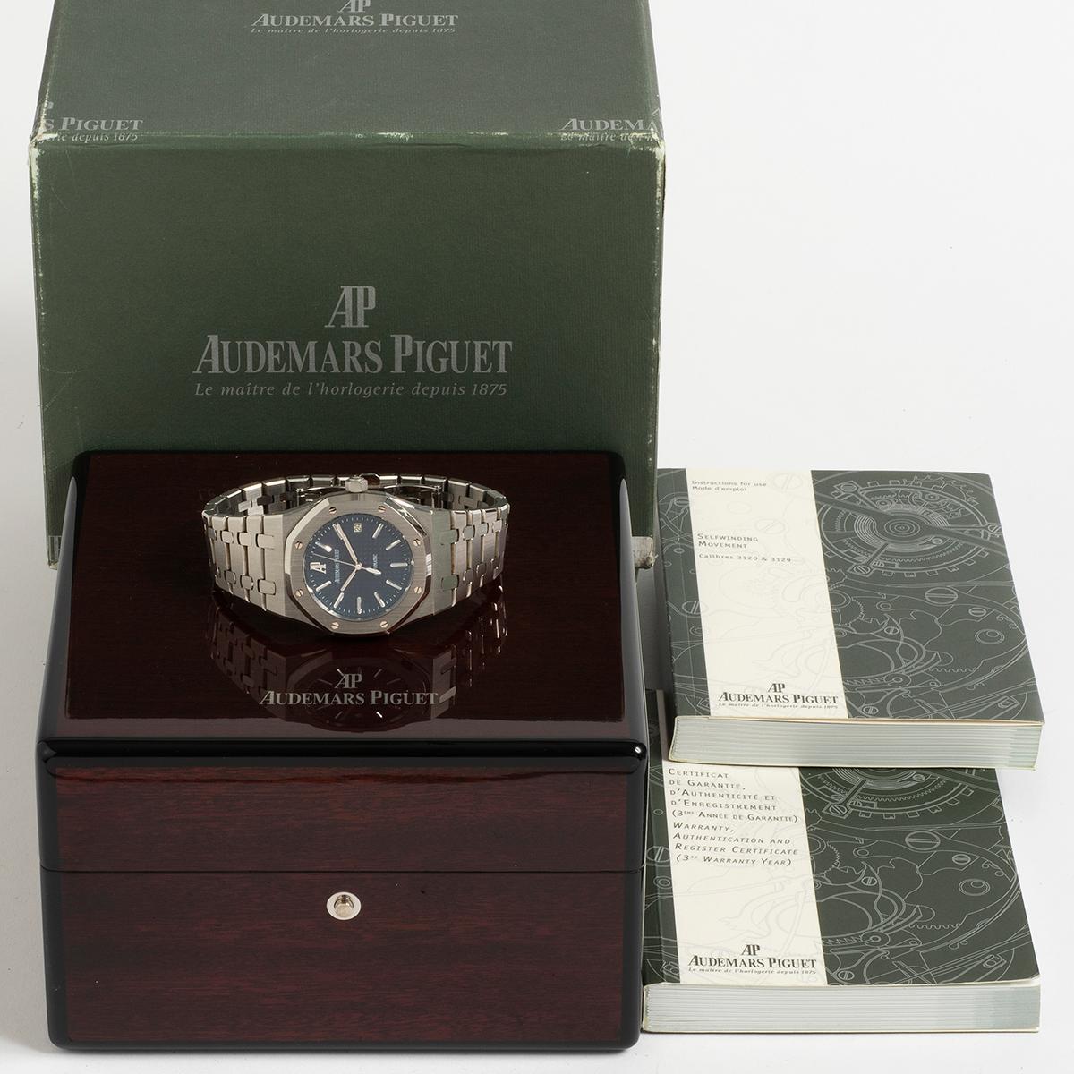 Audemars Piguet Royal Oak 15300ST, Blue Dial, Discontinued, Full Set, Year 2012. 4