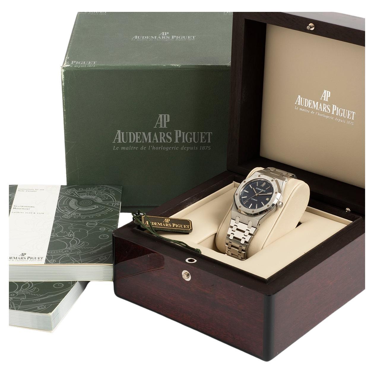 Audemars Piguet Royal Oak 15300ST, Blue Dial, Discontinued, Full Set, Year 2012. In Excellent Condition In Canterbury, GB