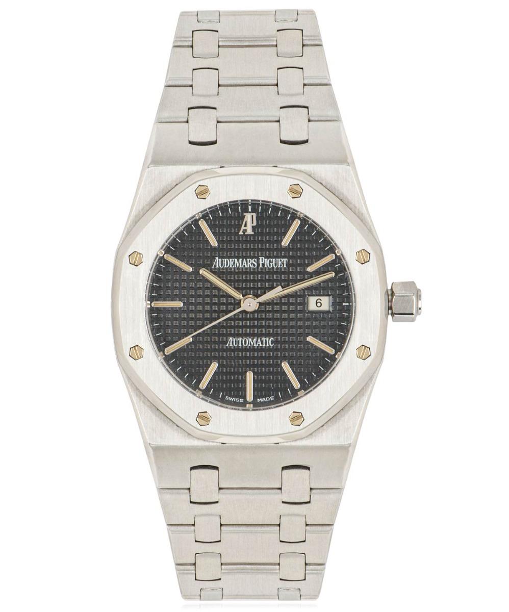 A stainless steel 33mm Royal Oak by Audemars Piguet. Featuring a blue dial with a grande tapisserie pattern, a date display and a fixed stainless steel bezel set with the 8 screw design.

Equipped with a stainless steel bracelet and a concealed AP
