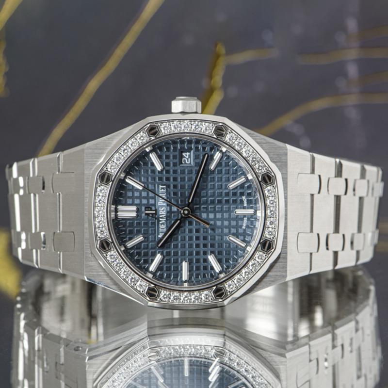 Audemars Piguet Montre Royal Oak Boutique Edition avec cadran bleu 77351ST.ZZ.1261ST.01 en vente 2