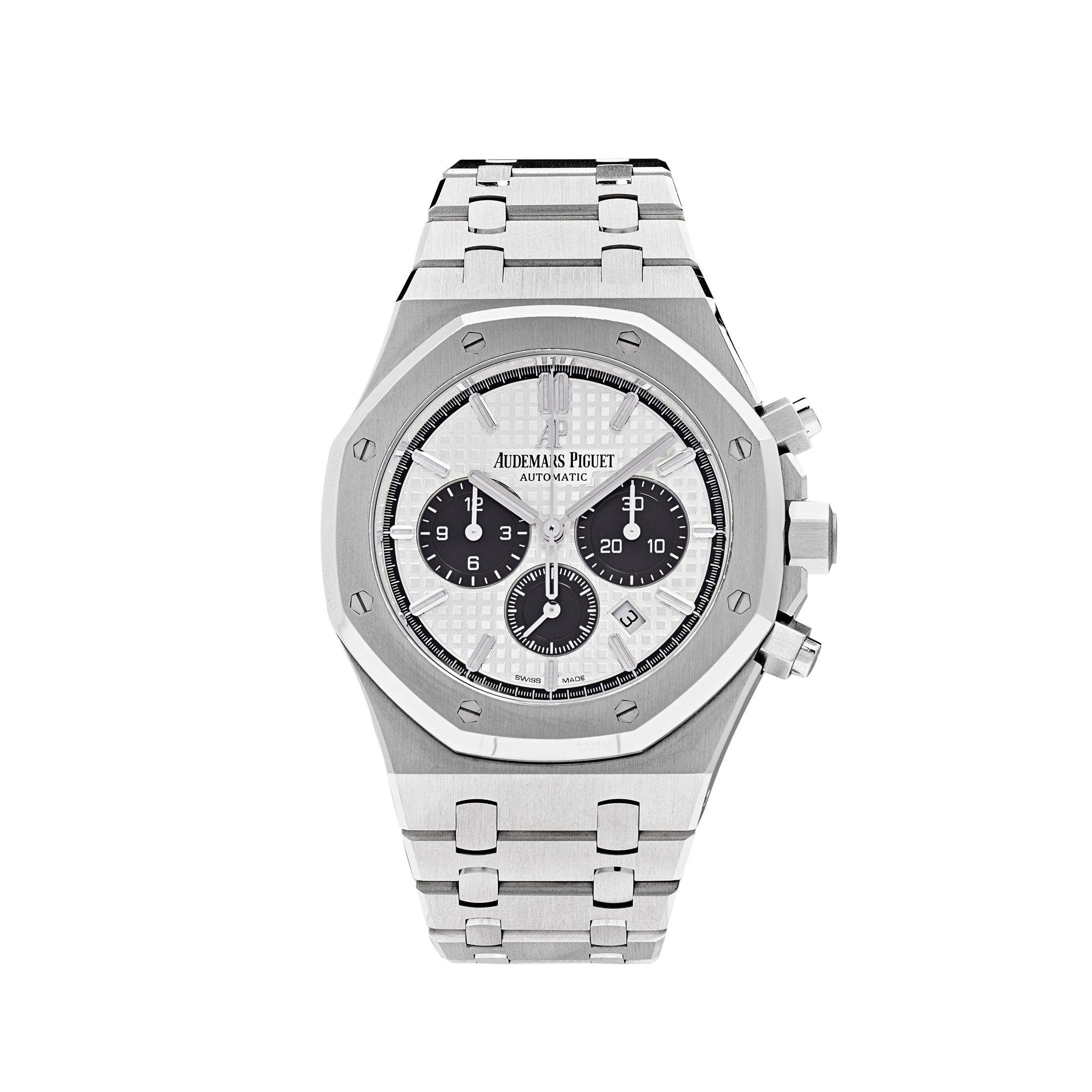 ***This timepiece has been polished and it's in mint condition.

The Royal Oak Selfwinding Chronograph features a self-winding chronograph with enlarged counters for instant readability. Designed in a 41mm stainless steel case and smooth bezel, this