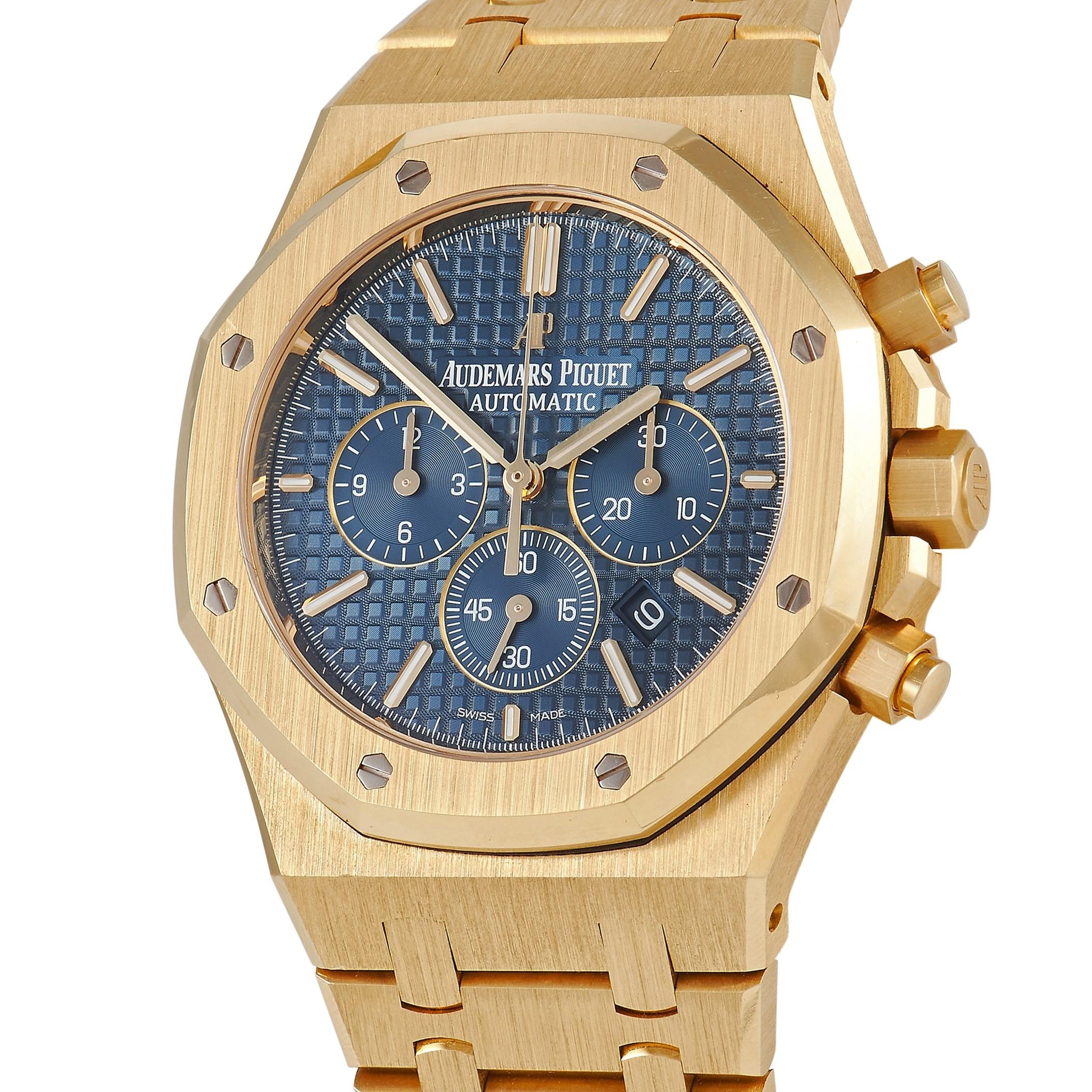 Clad in 18K yellow gold, the stand-out Royal Oak 26320BA.OO.1220BA.02 bears the archetypal ‘Grande Tapisserie’ dial in blue. The case measures 41mm and features a brushed finish. It has a yellow gold octagonal bezel with eight hexagonal screws.