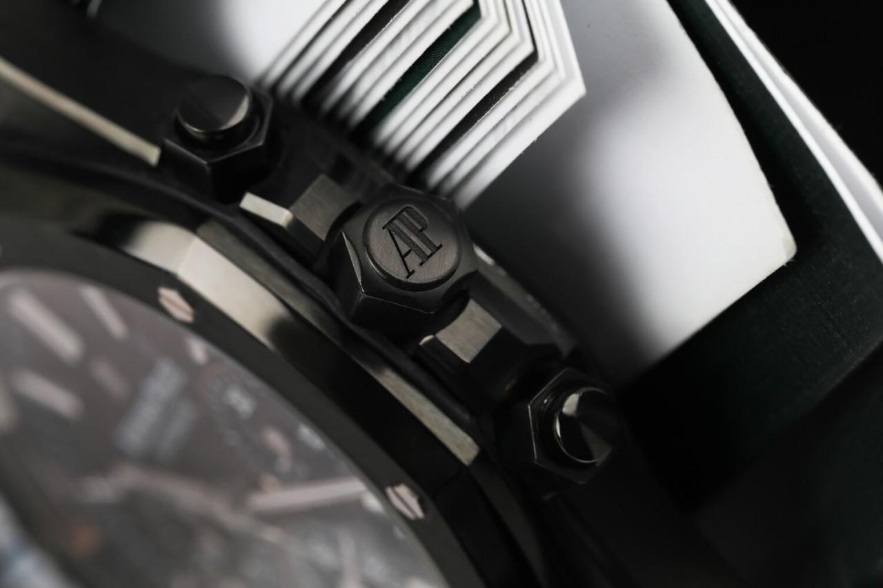 Audemars Piguet Royal Oak Chronograph Custom Montre entièrement noire 26320ST.OO.1220ST.01

Cadran noir avec motif 