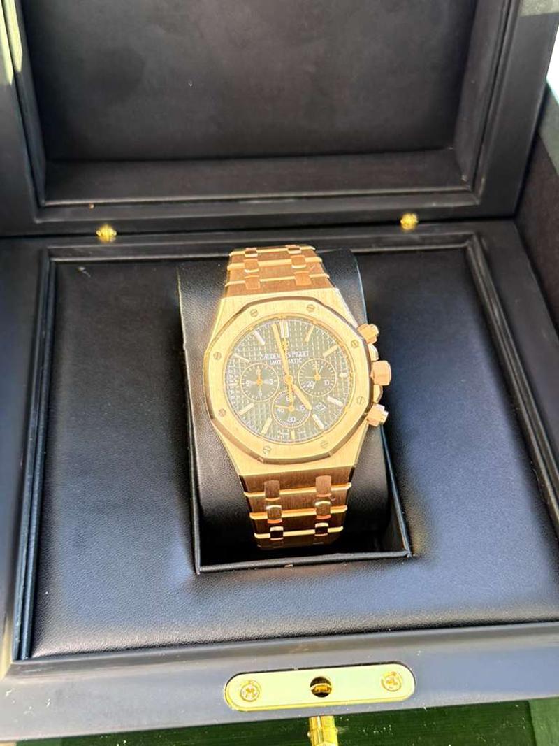 Audemars Piguet Royal Oak Chronograph Rose Gold Black Dial 26320OR.OO.1220OR.01 For Sale 7